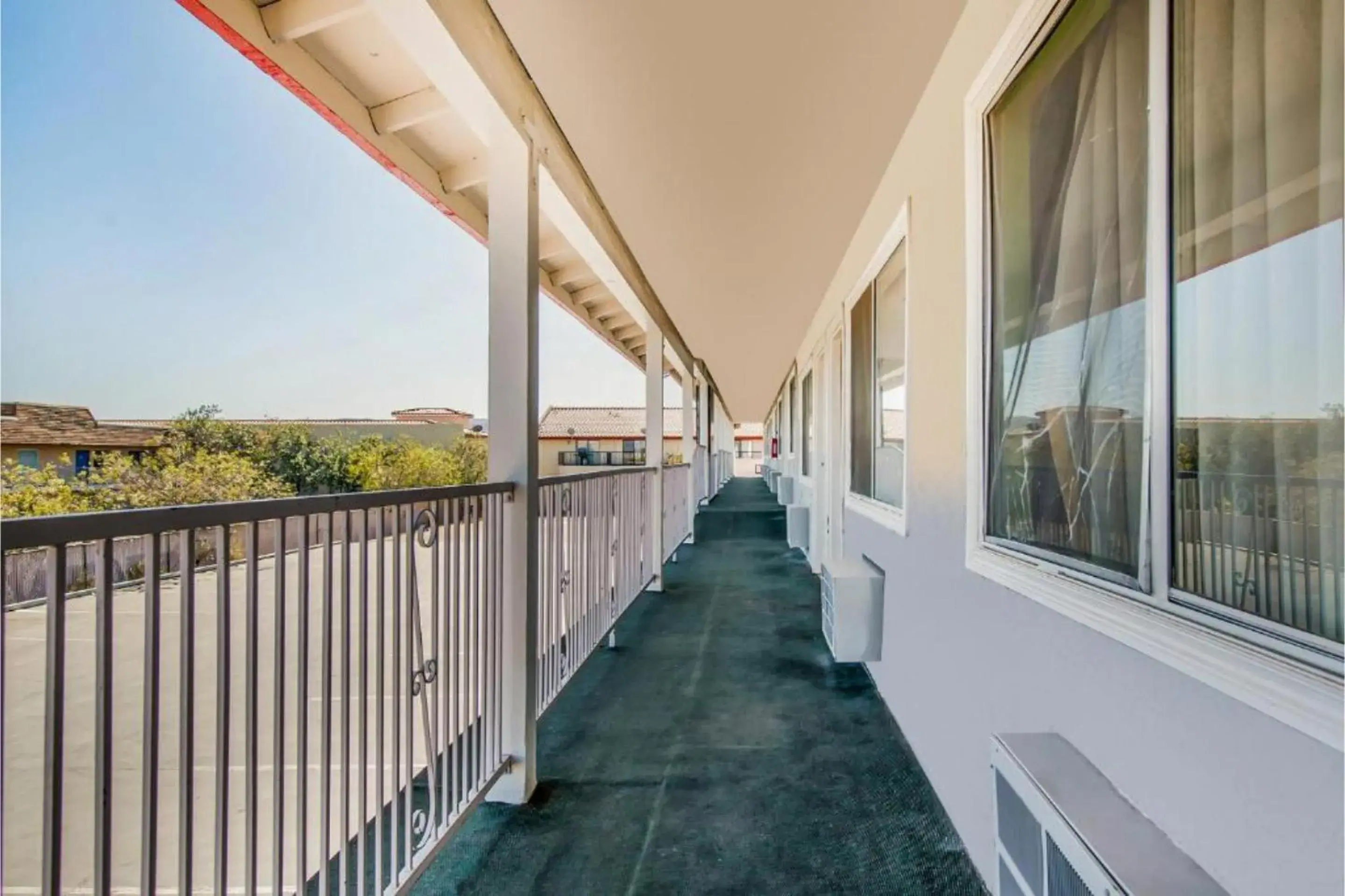 Area and facilities, Balcony/Terrace in Hotel Europa Ridgecrest CA - W Upjohn Ave
