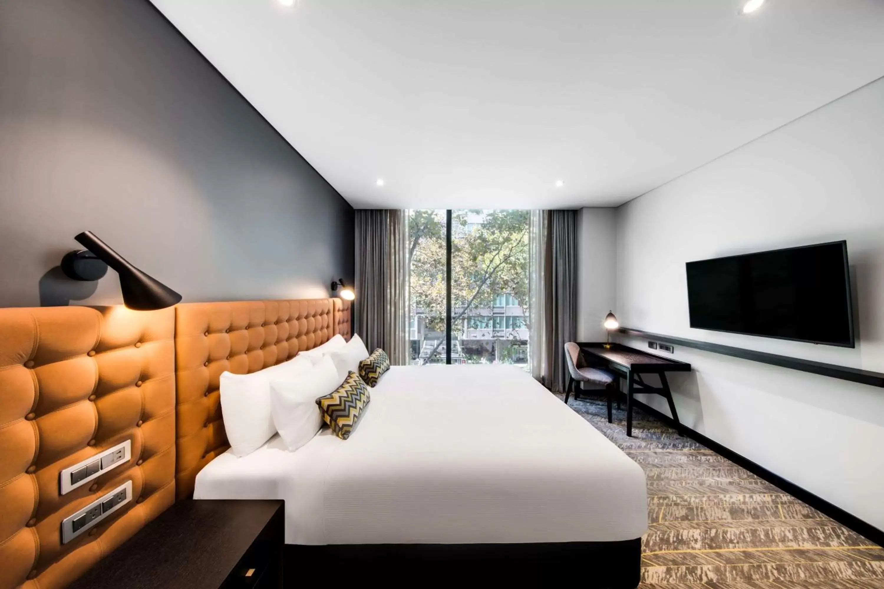 Bedroom, TV/Entertainment Center in Vibe Hotel North Sydney