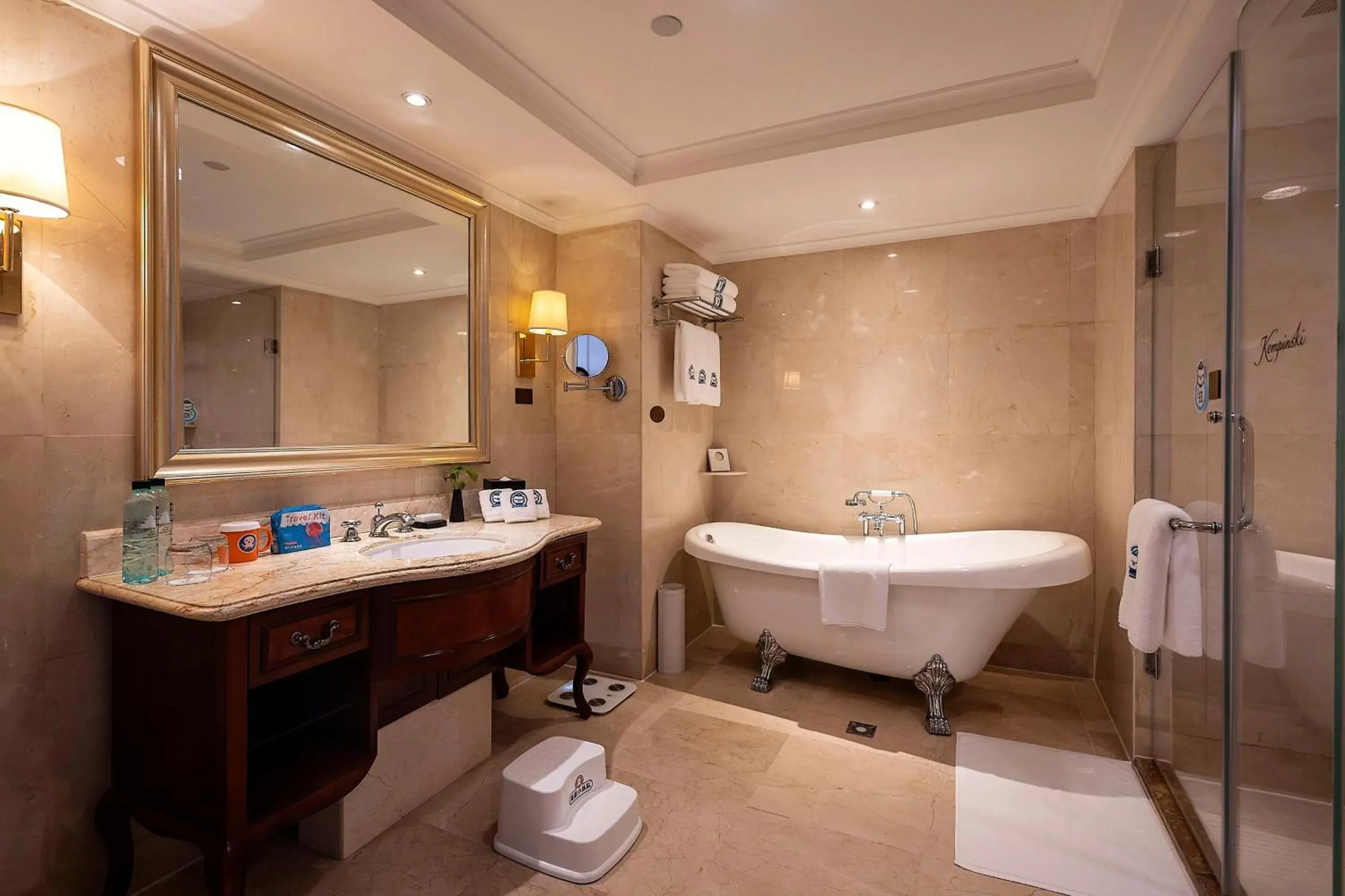 Bedroom, Bathroom in Guiyang Kempinski Hotel