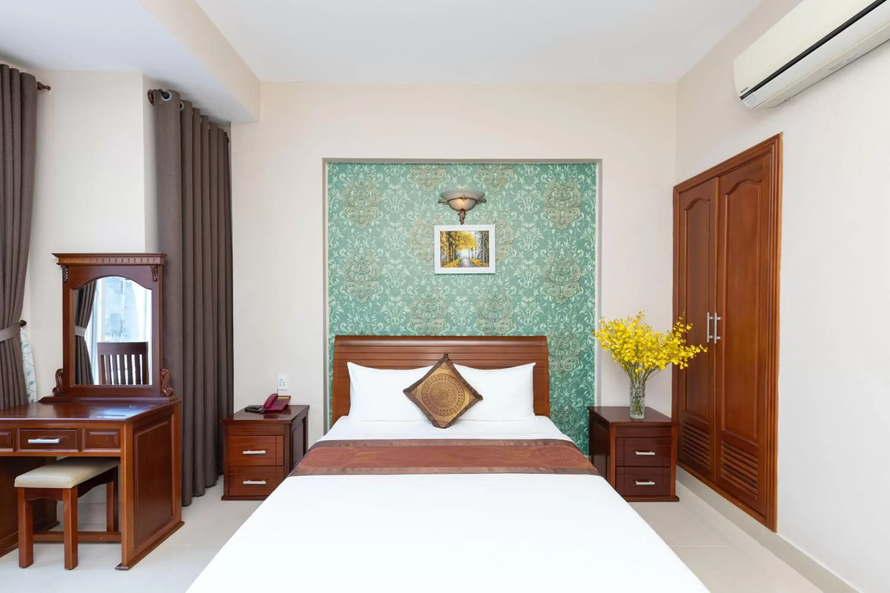 Bed in Queen Garden Hotel & Apartment