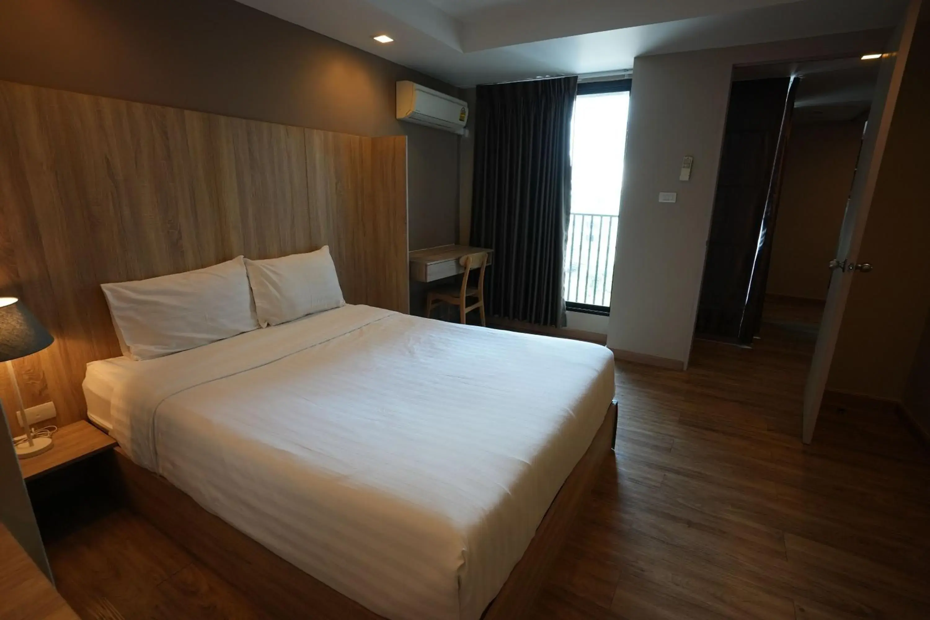 Superior Two-Bedroom Apartment in Baan Tanwa - MRT Ratchadapisek Exit 1 or 2 Superior Two-Bedroom Apartment in Baan Tanwa - MRT Ratchadapisek Exit 1 or 2