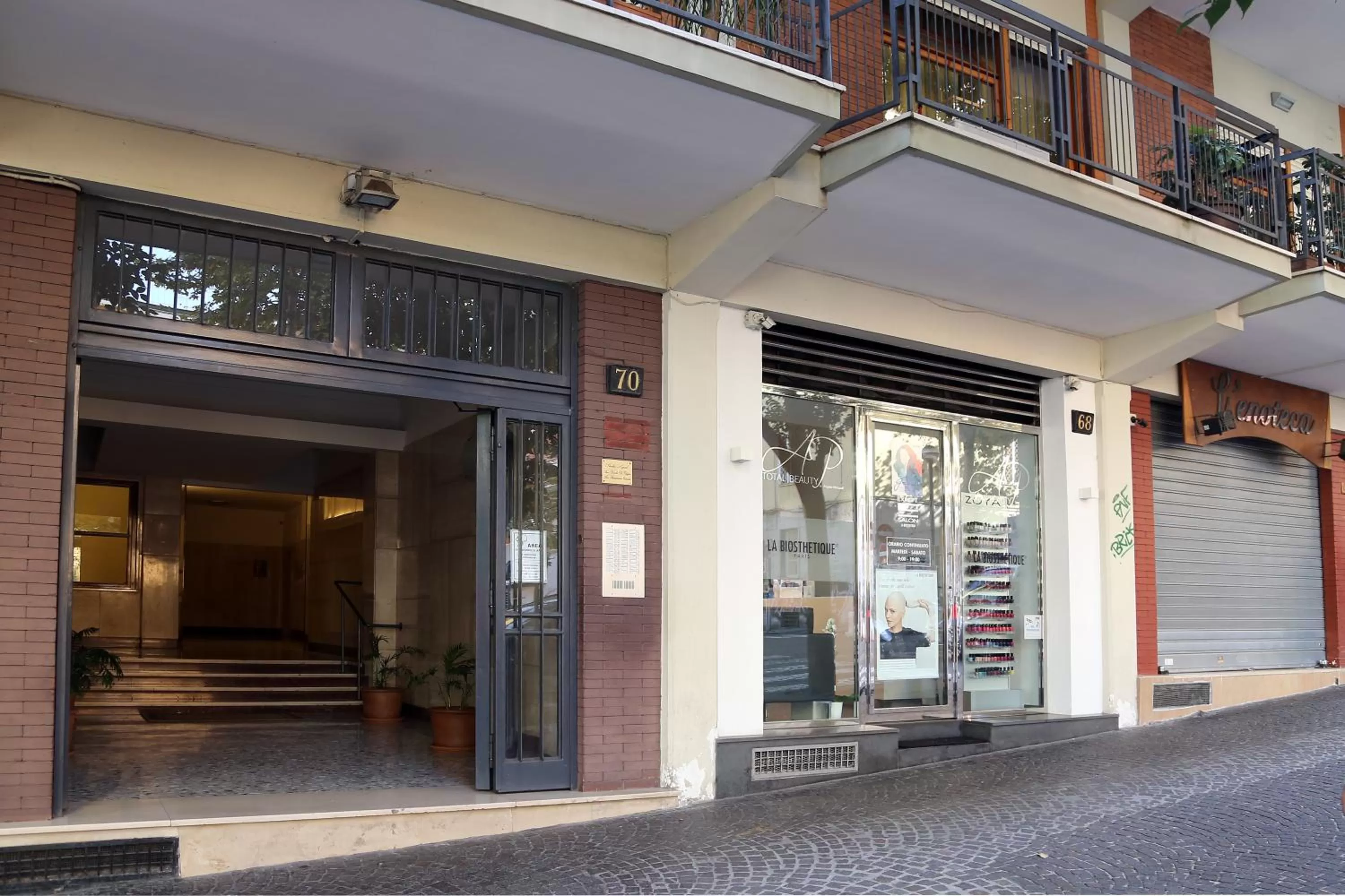 Facade/entrance in B&B Brothers Suite Vomero