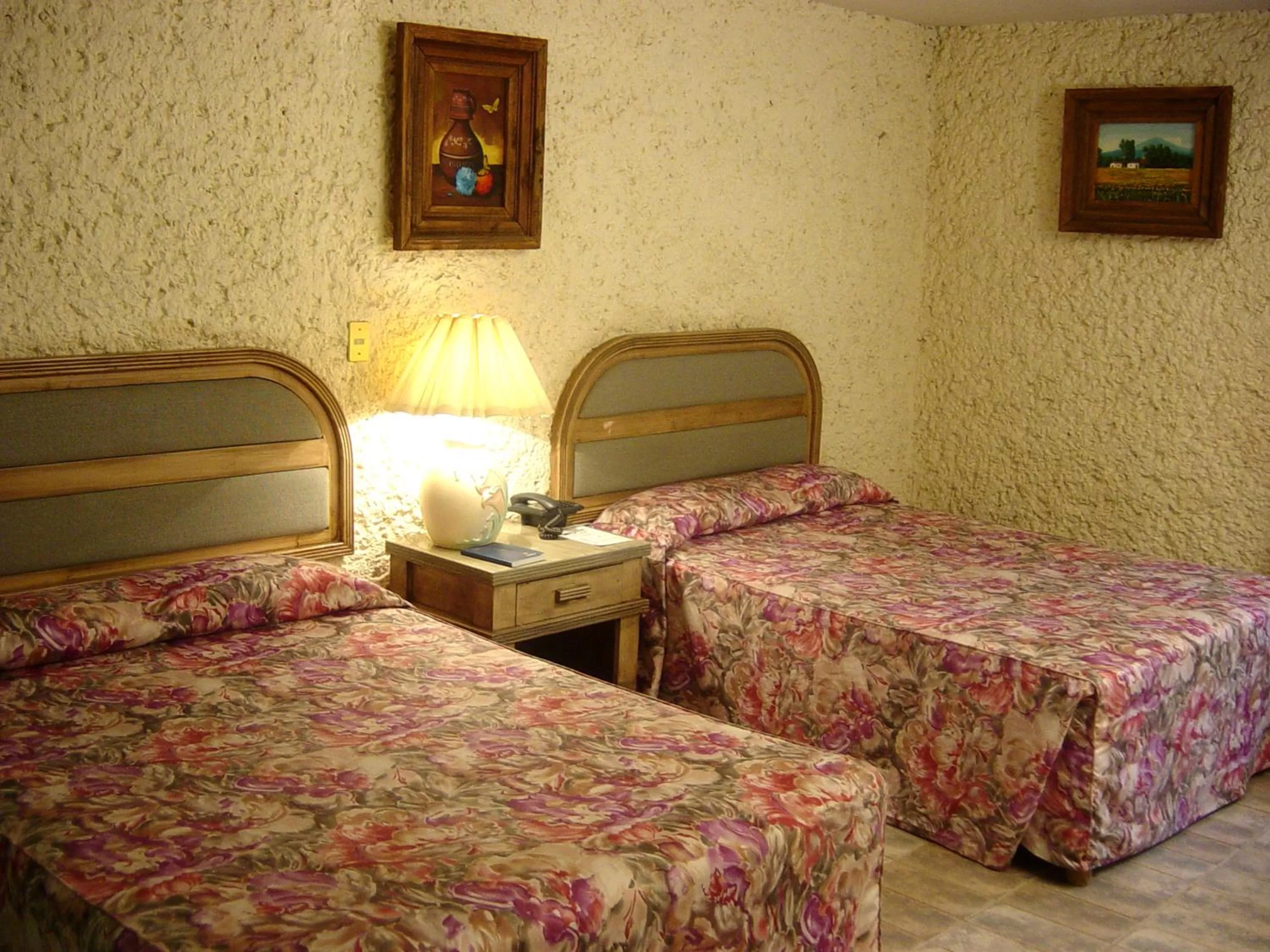 Bedroom, Bed in Hotel Villa Monarca Inn