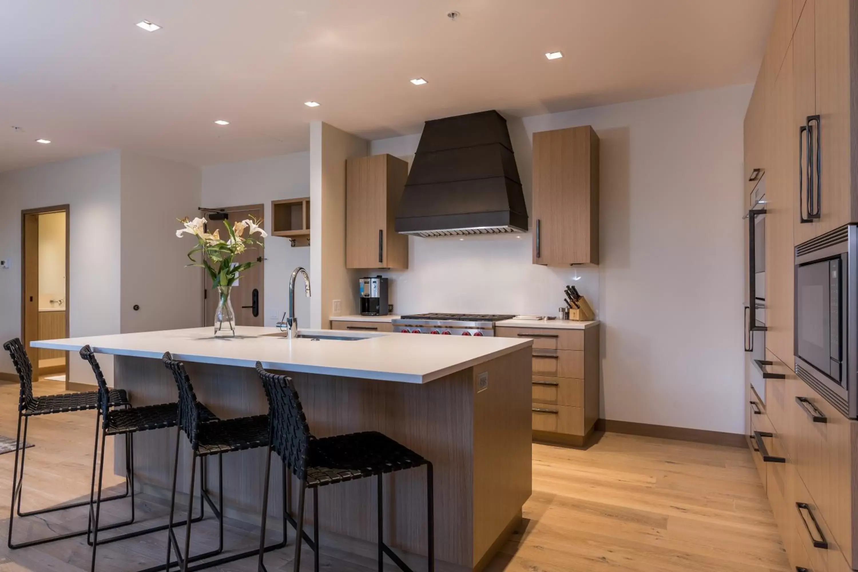 Dining area, Kitchen/Kitchenette in Limelight Hotel Ketchum