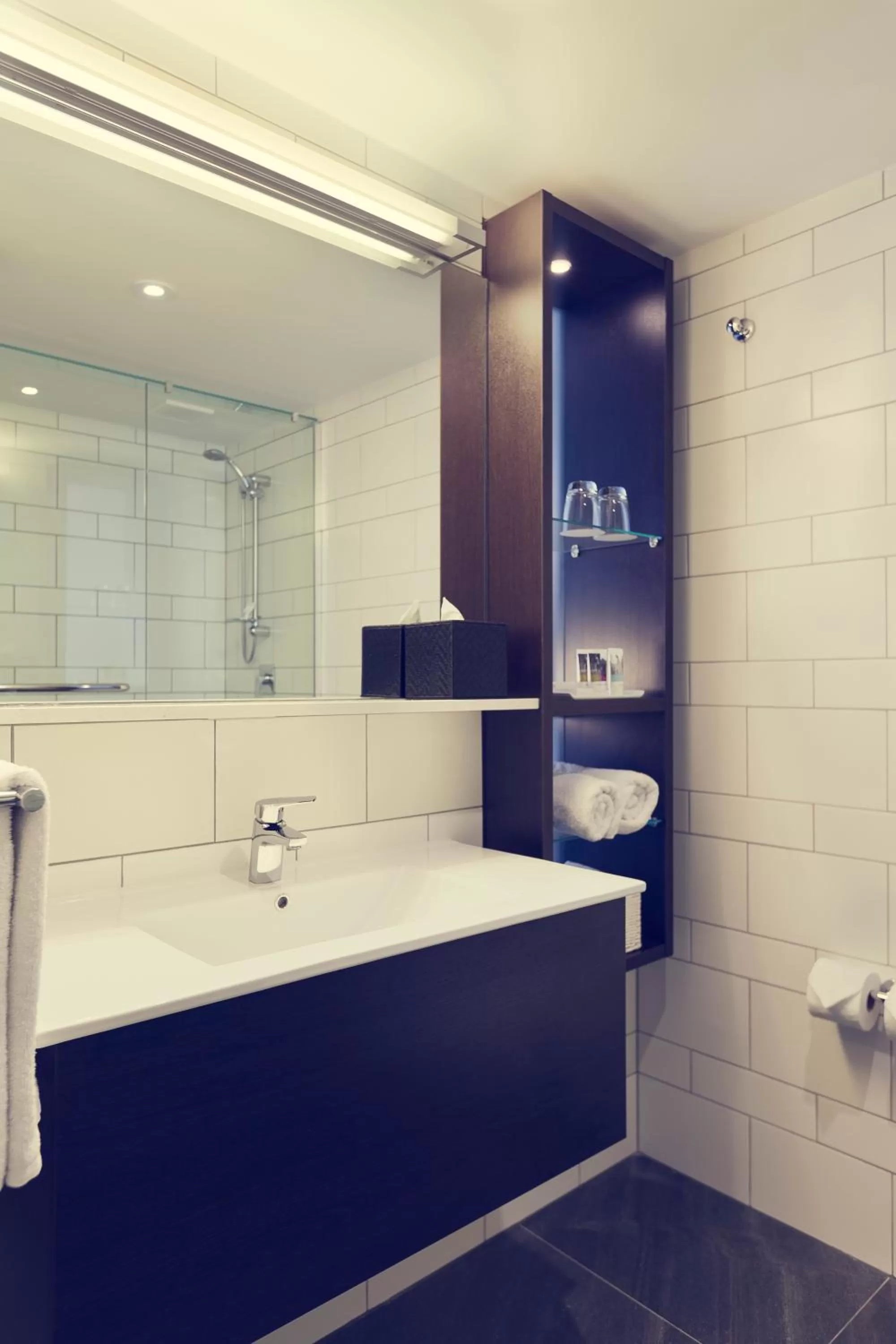 Bathroom in Mövenpick Hotel Auckland