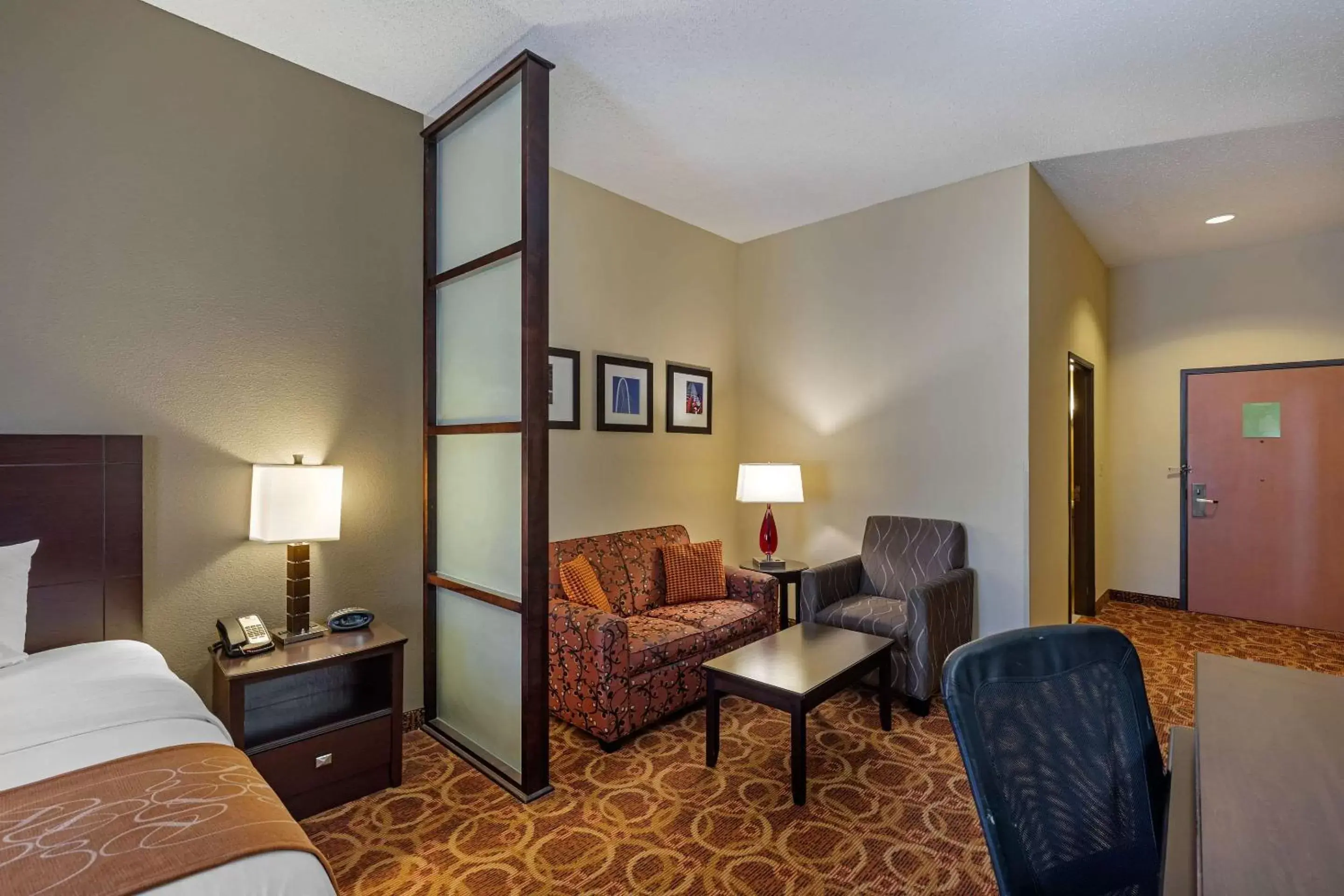Photo of the whole room, Seating Area in Comfort Suites McKinney-Allen