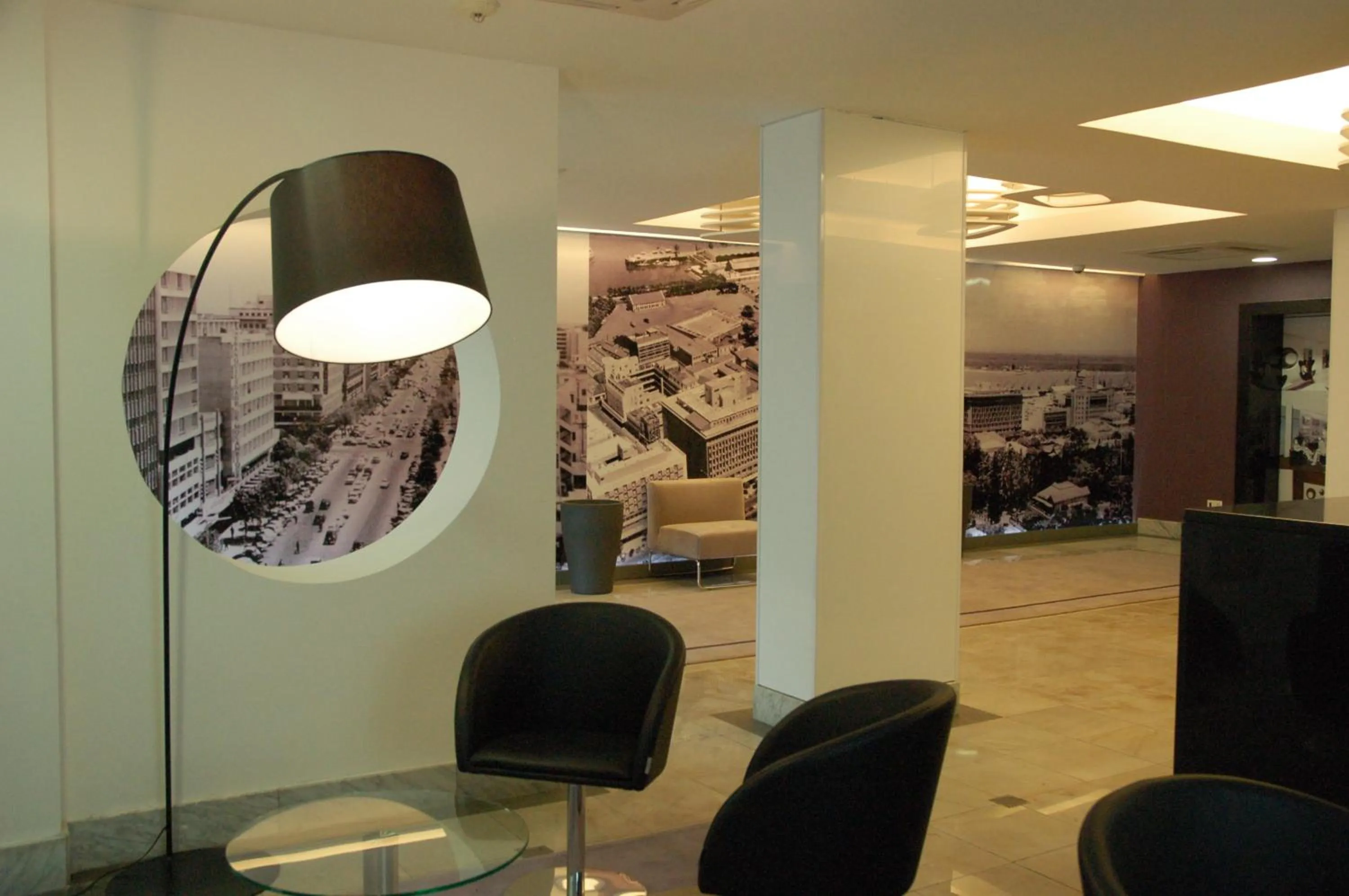 Communal lounge/ TV room in Hotel Tivoli Maputo