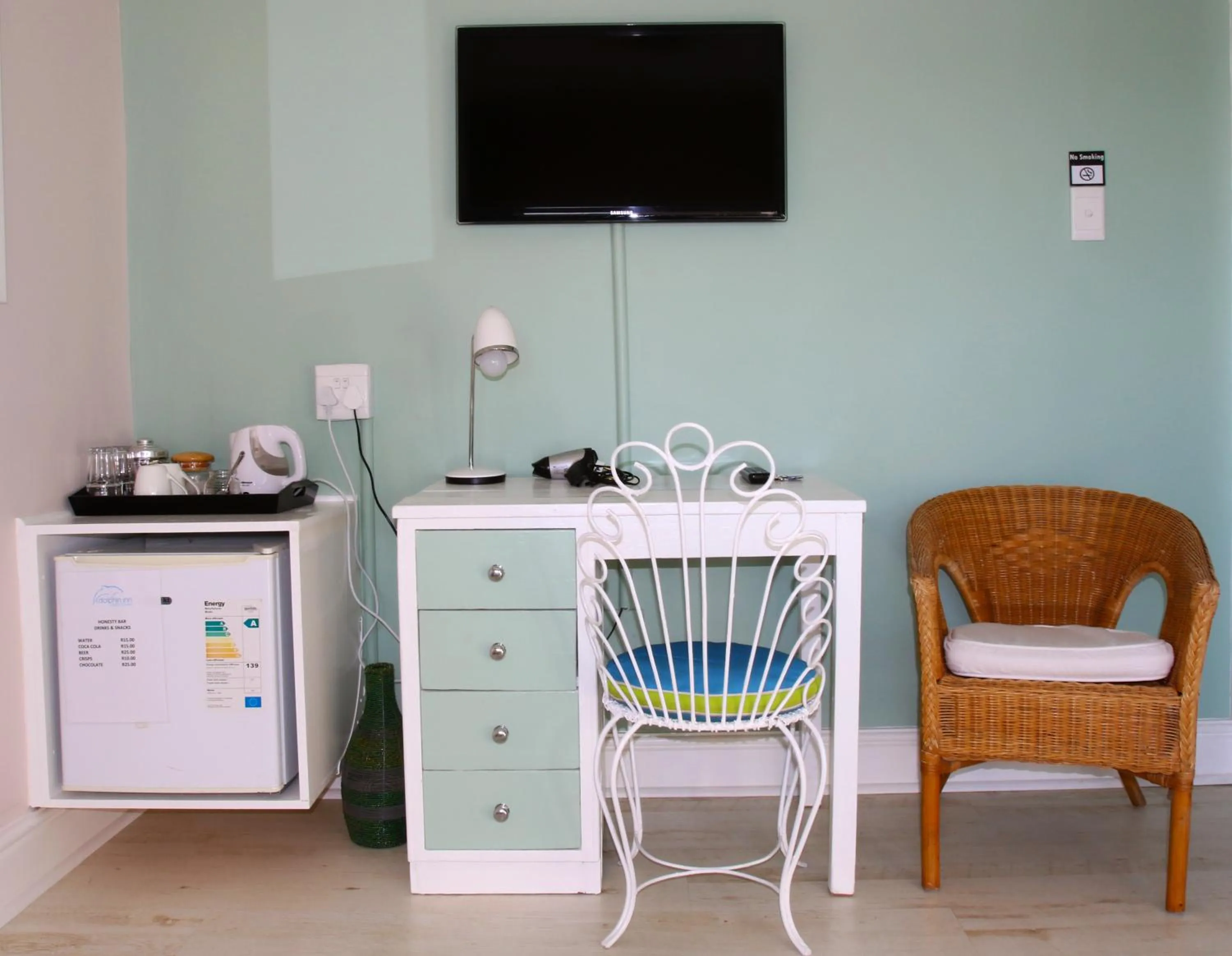 TV and multimedia in Dolphin Inn Guesthouse