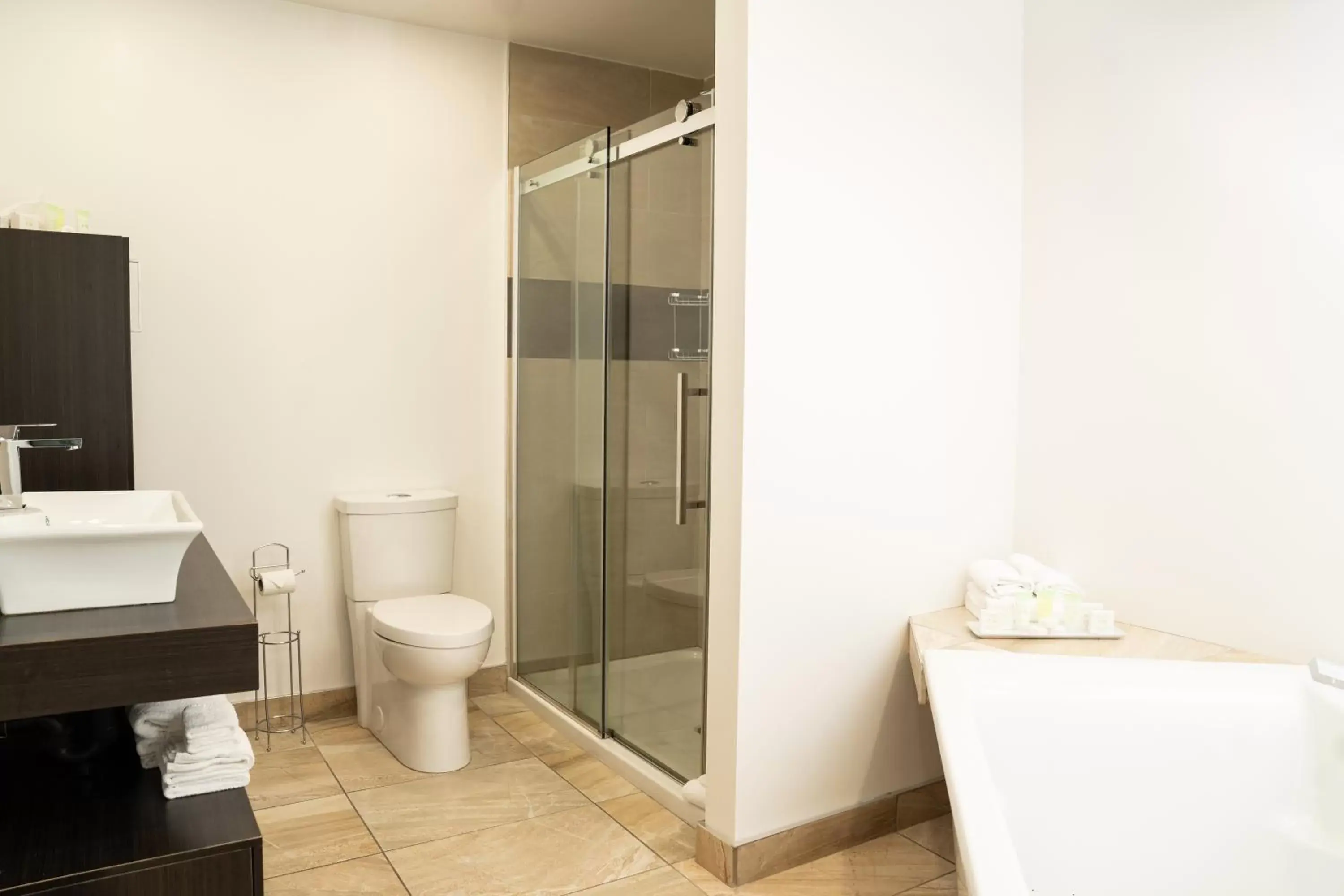 Bathroom in Hôtel Énergie Shawinigan