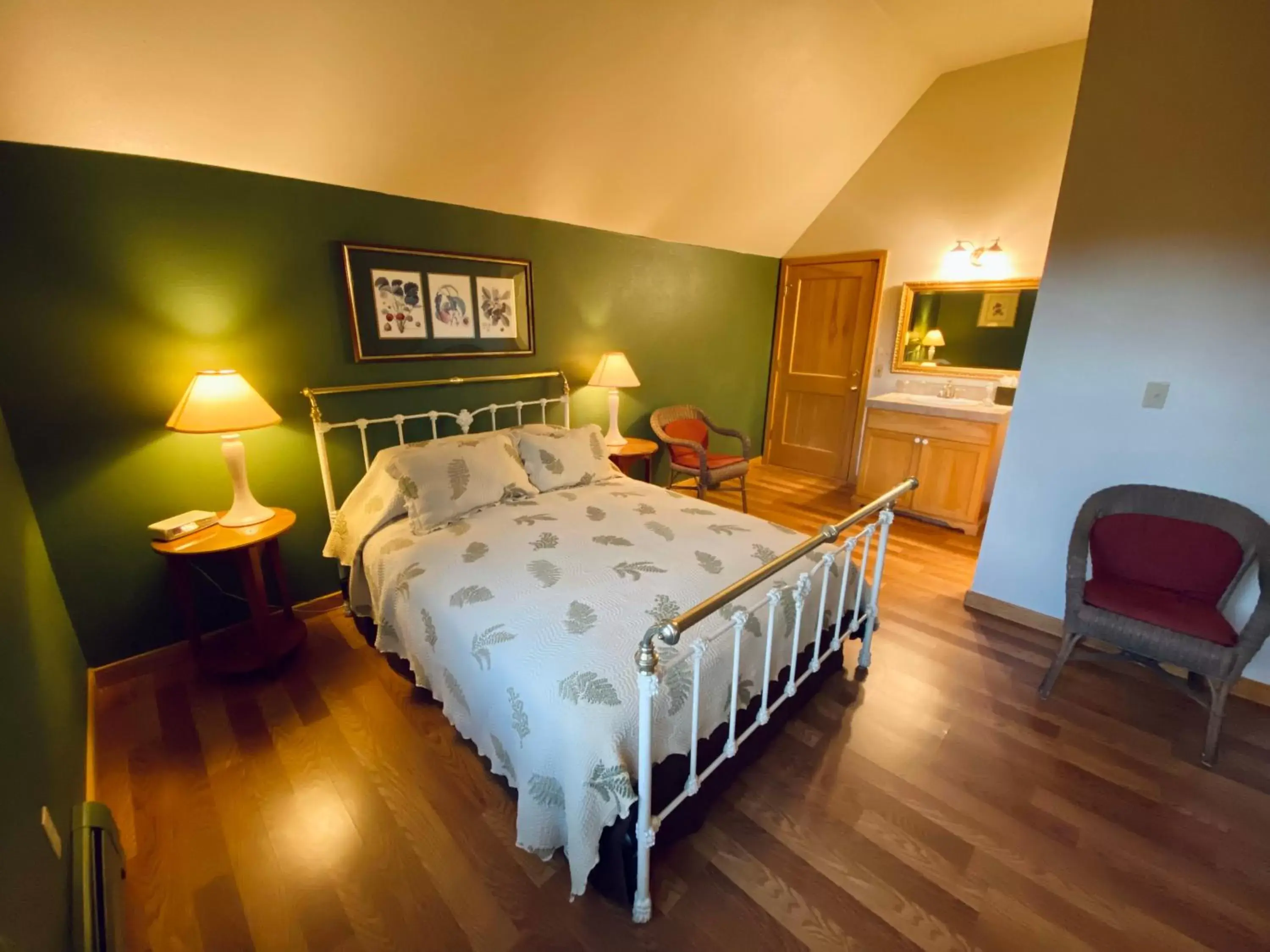 Bedroom, Bed in Apple Orchard Inn