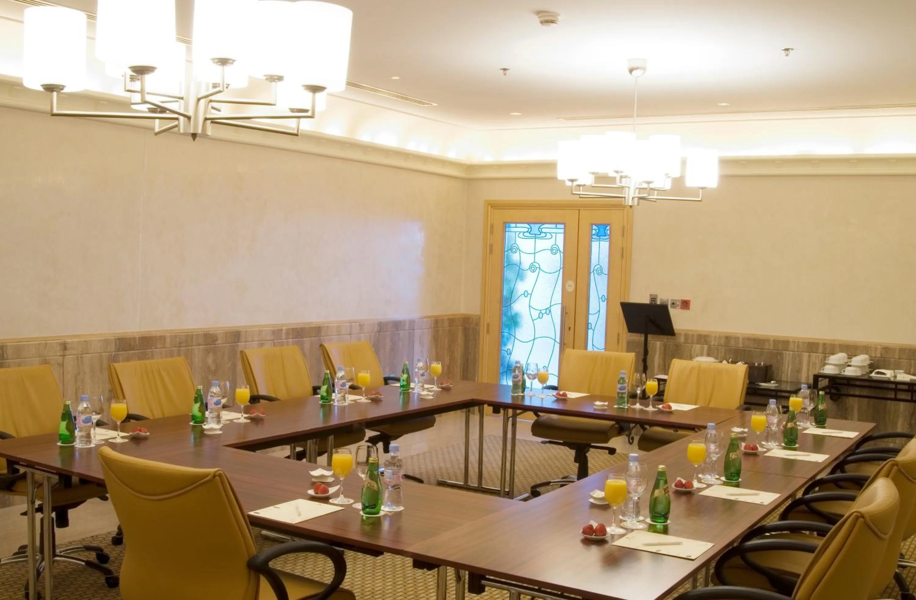 Business facilities in Danat Jebel Dhanna Resort