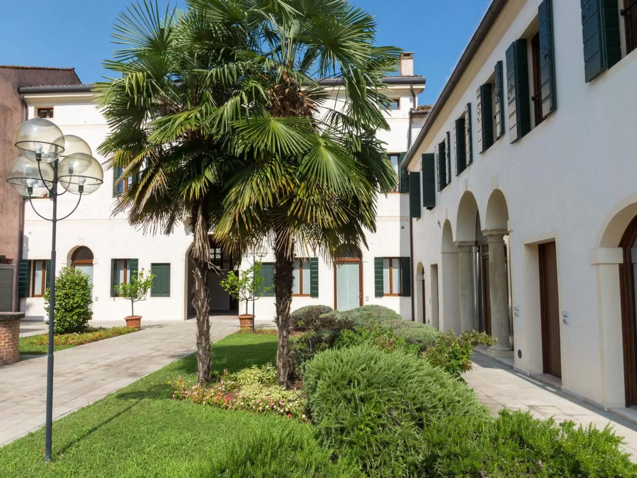 Garden, Property Building in Residence Le Bugne