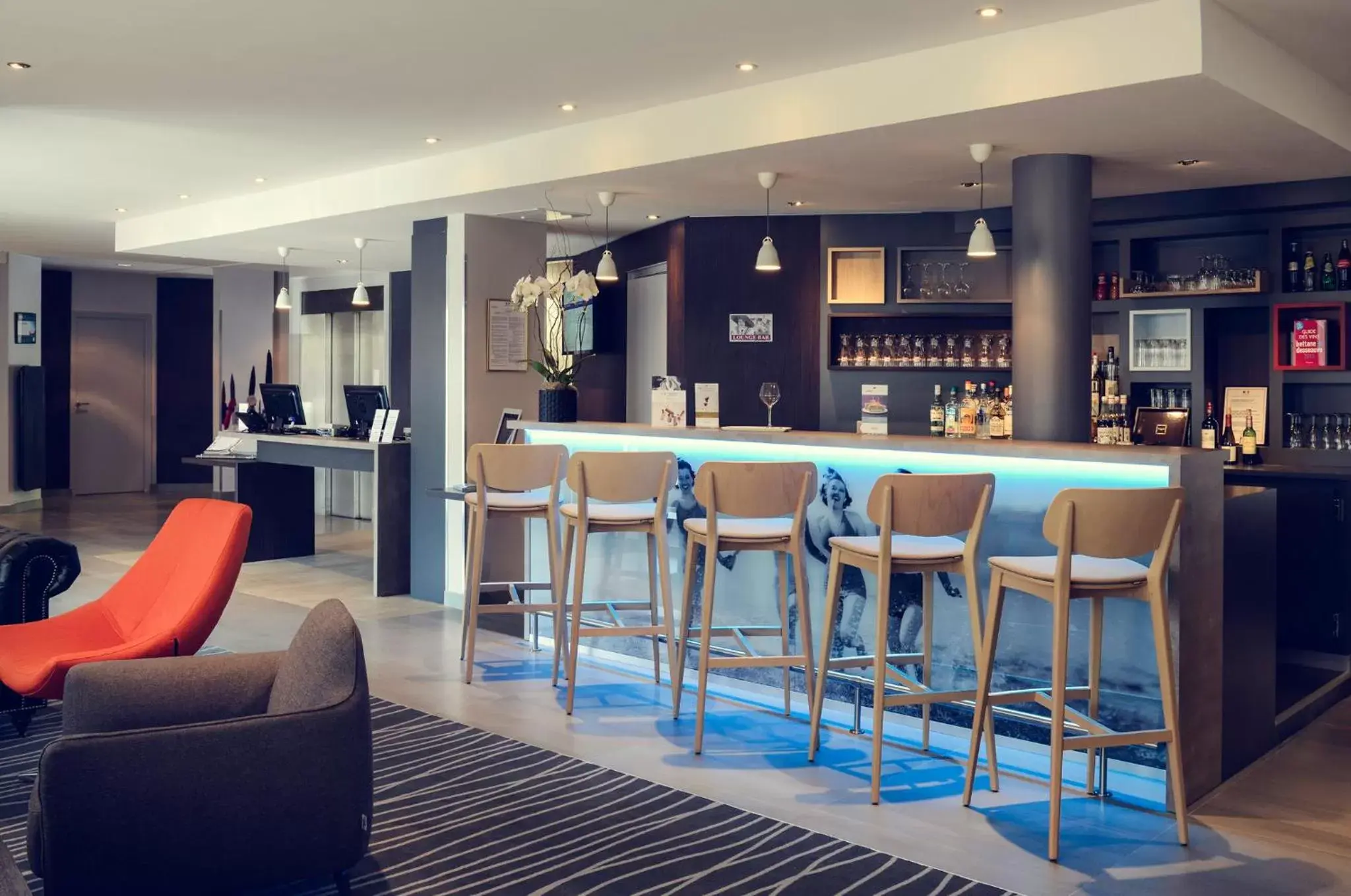 Lounge or bar, Lounge/Bar in Mercure Honfleur