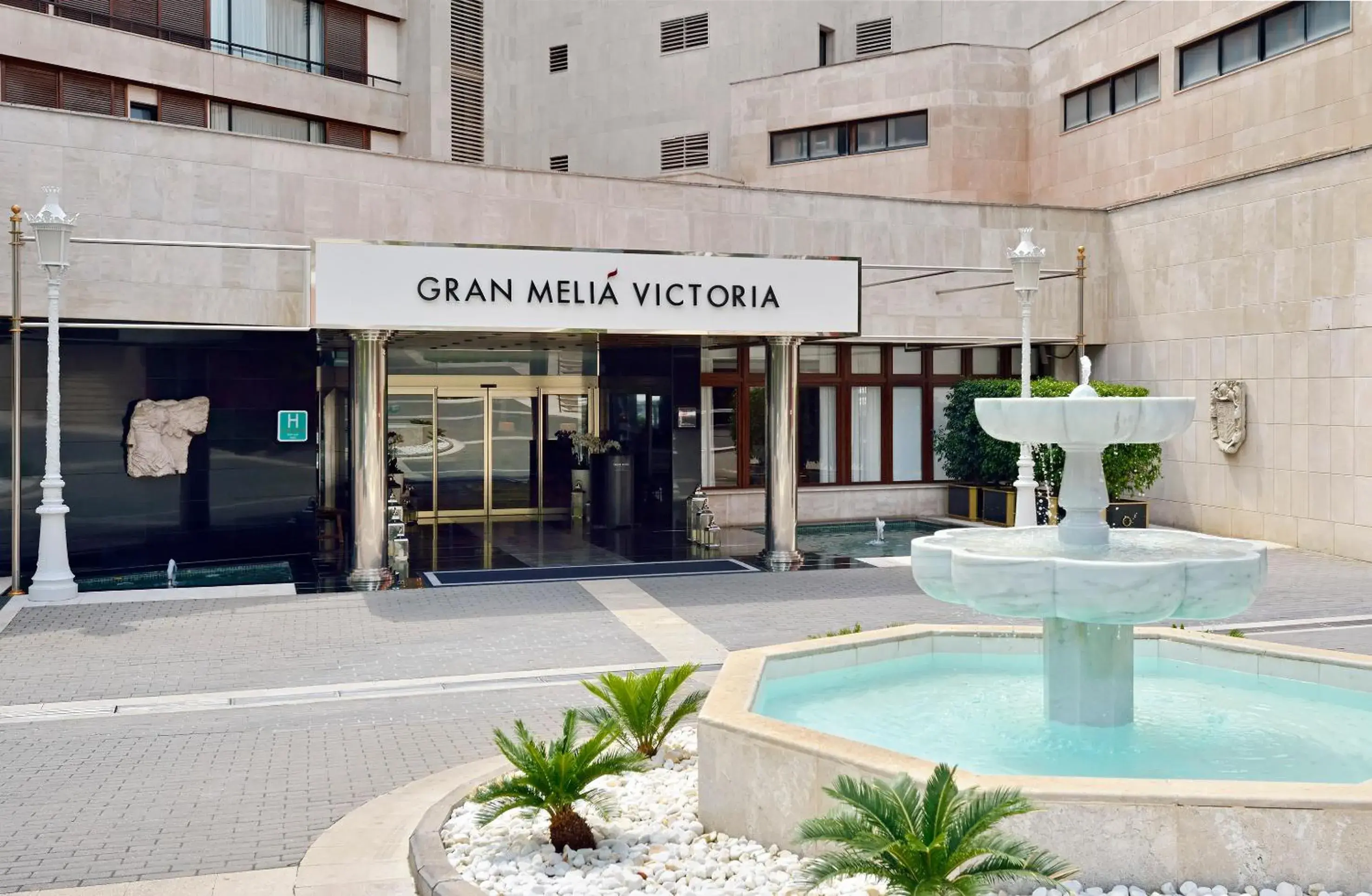Facade/entrance in Hotel Victoria Gran Meliá
