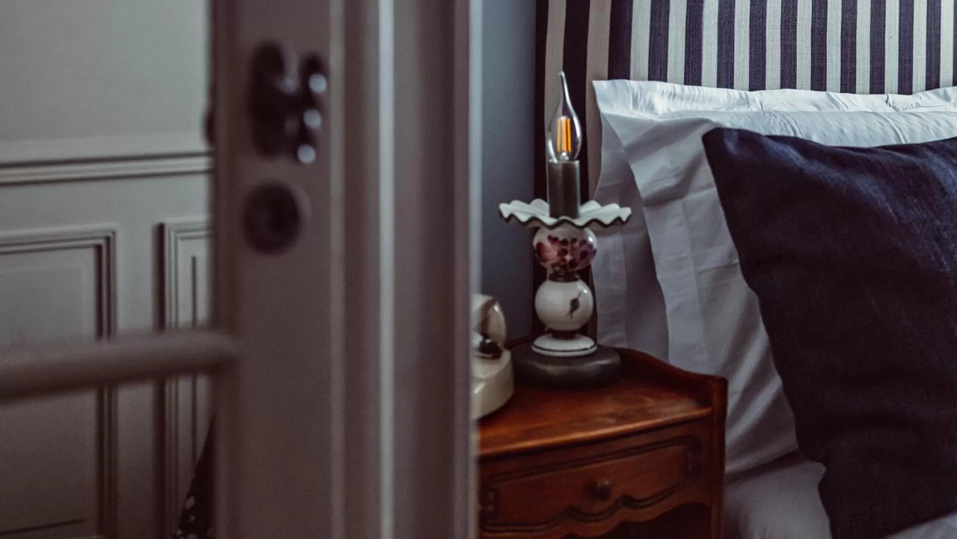 Business facilities, Bed in Maison Saintonge