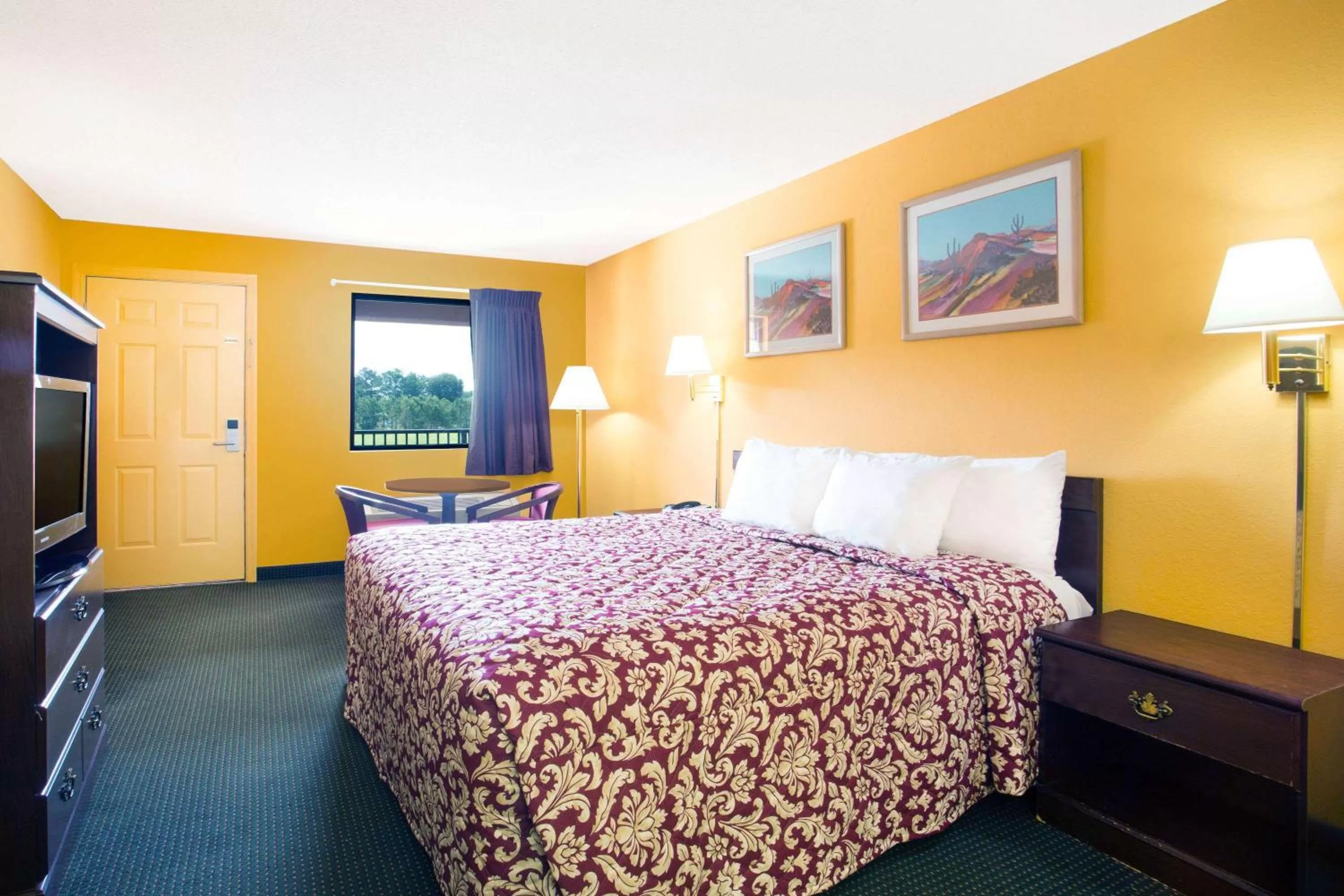 Photo of the whole room in Days Inn by Wyndham Camilla