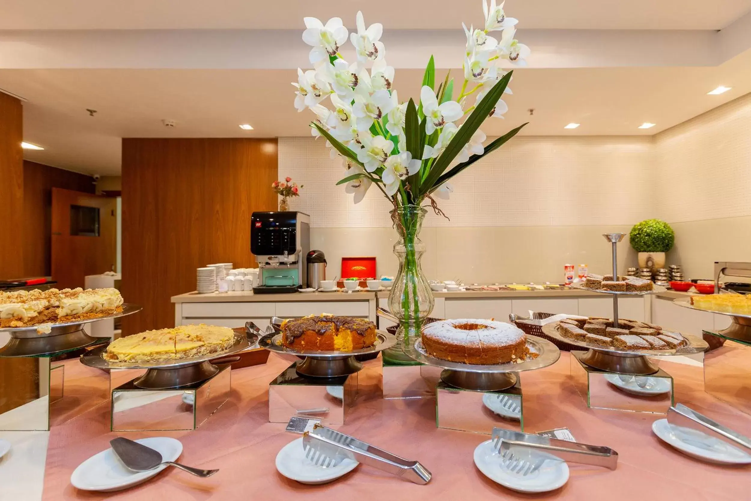 Buffet breakfast, Restaurant/Places to Eat in Tri Hotel Executive Brusque