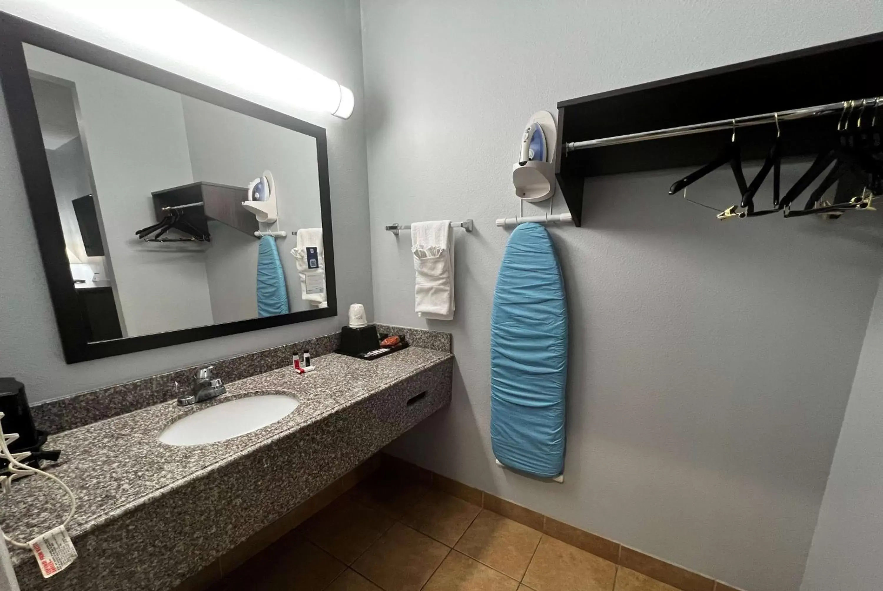 TV and multimedia, Bathroom in Super 8 by Wyndham Houston North I-45