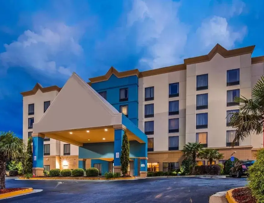 Property Building in Sky Point Hotel & Suites - Atlanta Airport