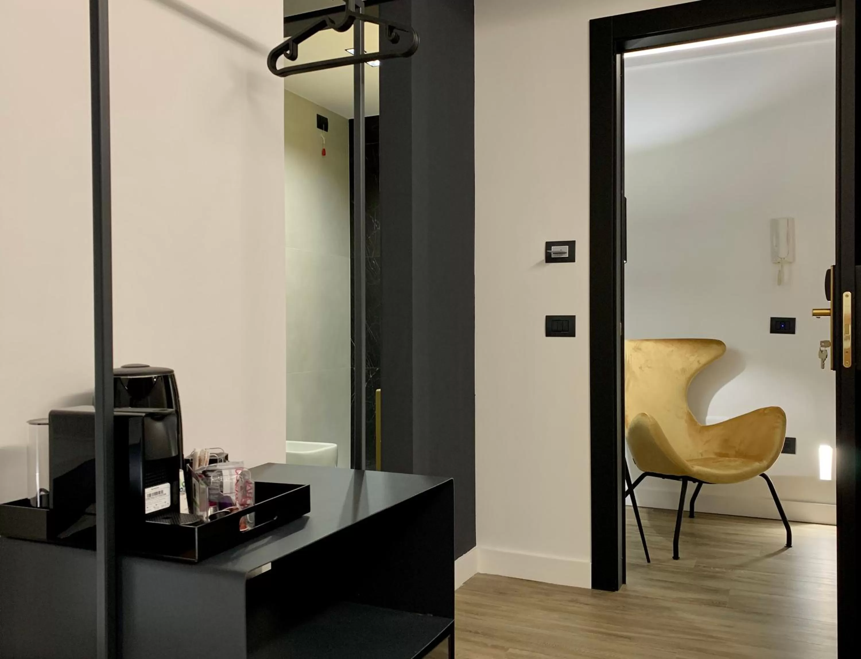 Bedroom, TV/Entertainment Center in Toledo Boutique Rooms