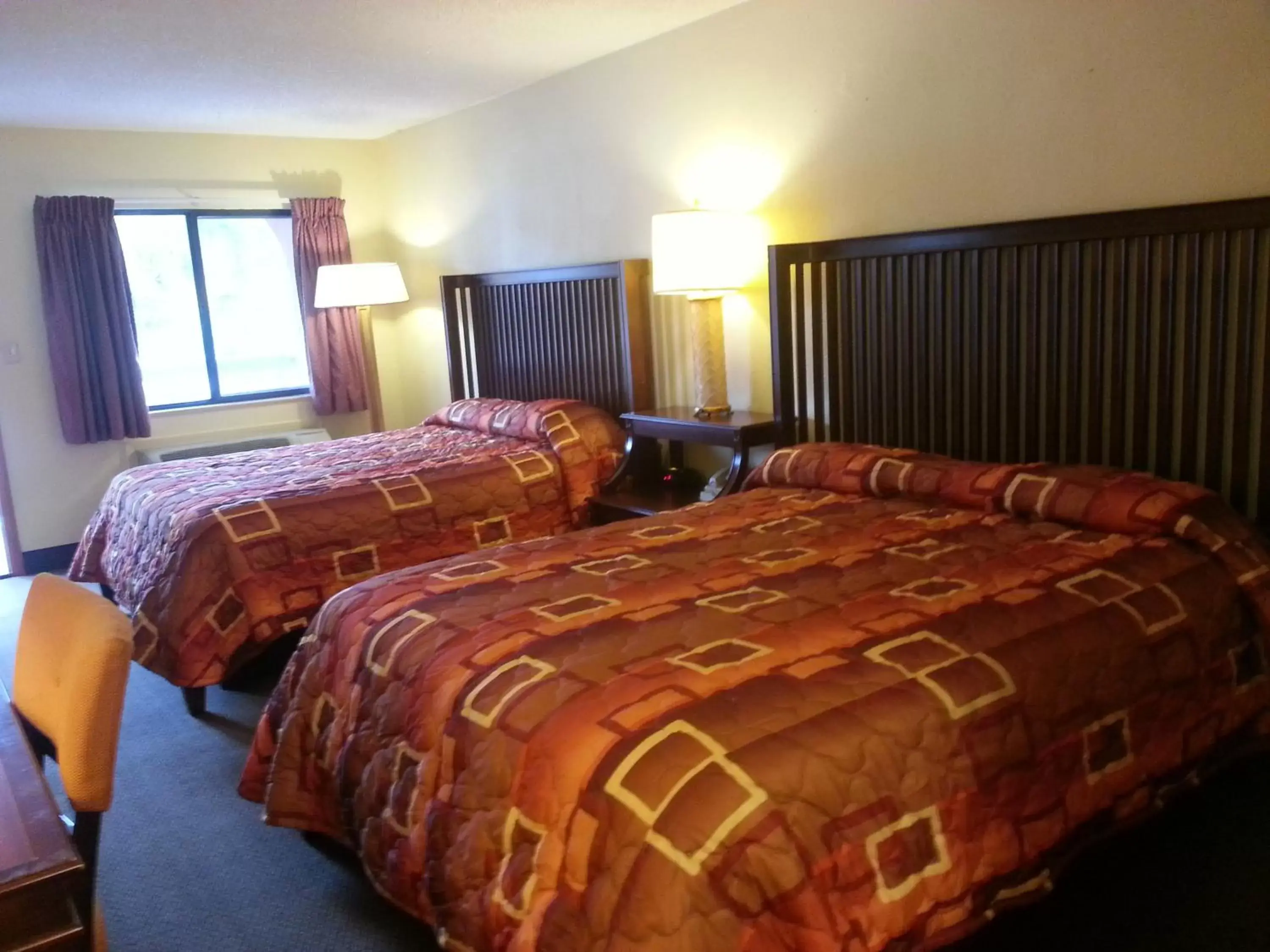 Queen Room in Apalachicola Bay Inn Queen Room in Apalachicola Bay Inn