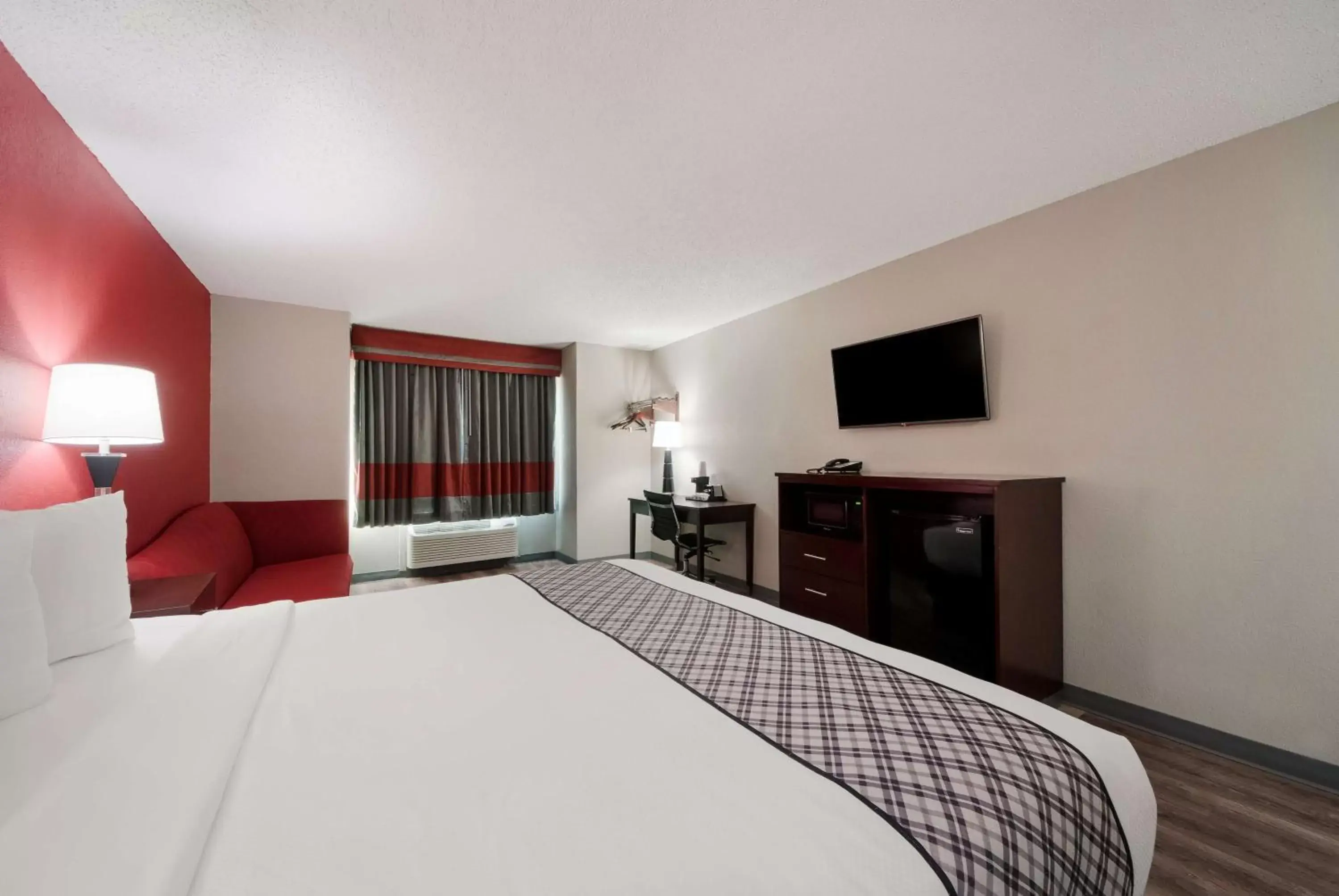 Bedroom, Bed in SureStay Plus Hotel by Best Western San Antonio North