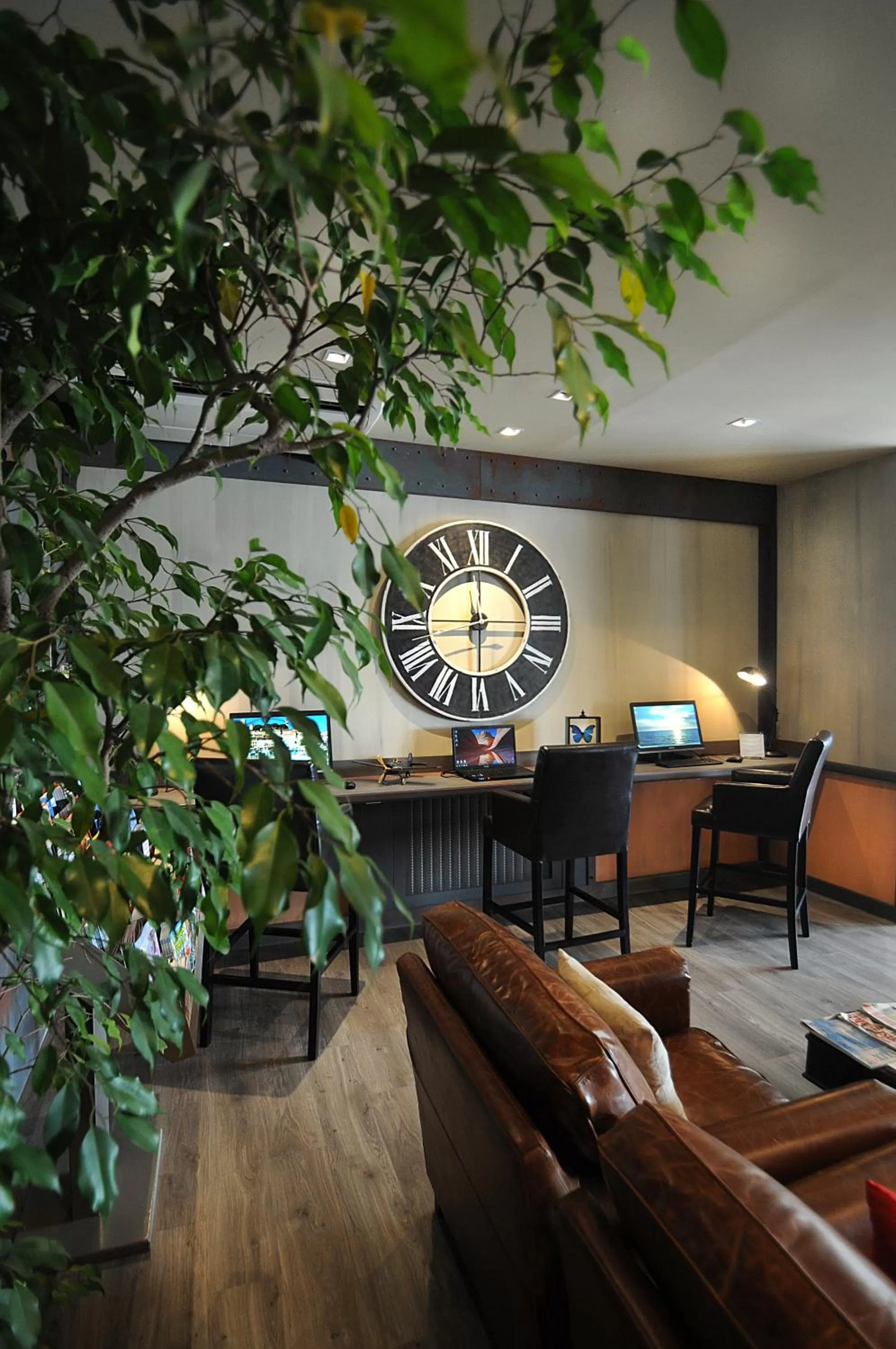 Lobby or reception in Best Western Hôtel des Orangers Cannes