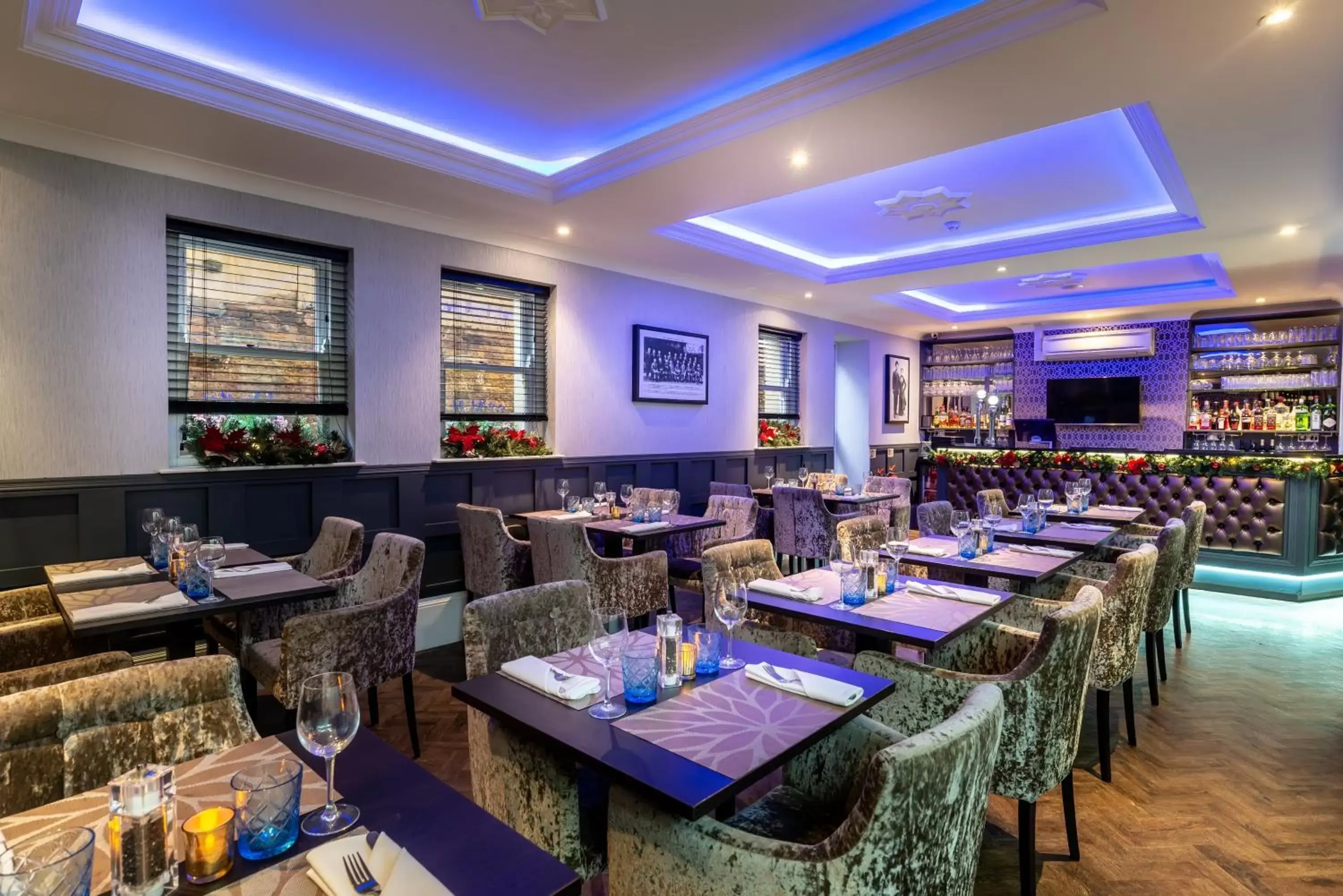 Restaurant/Places to Eat in Lansbury Heritage Hotel
