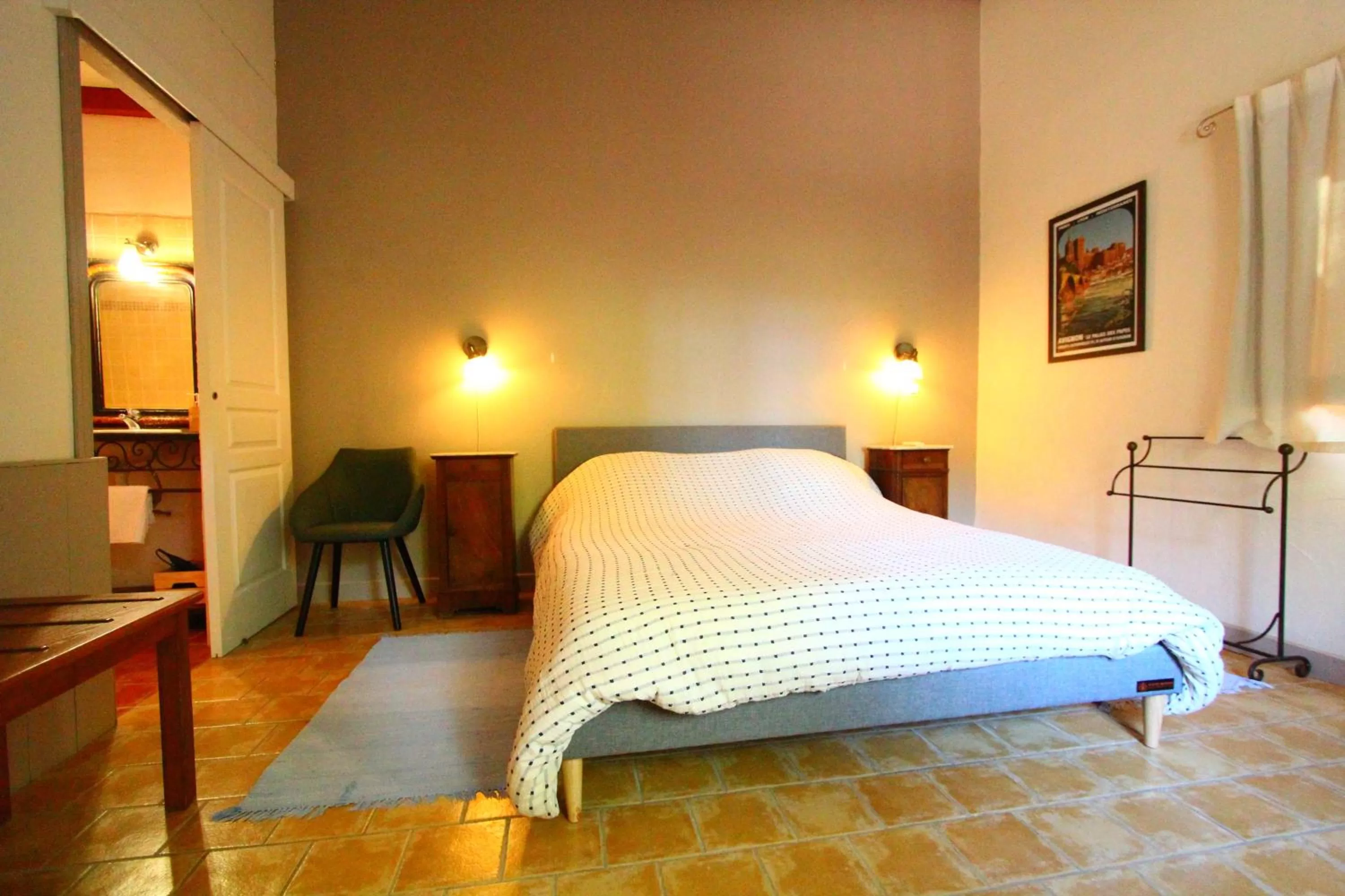 Shower, Bed in Le Pavillon Vert - B&B