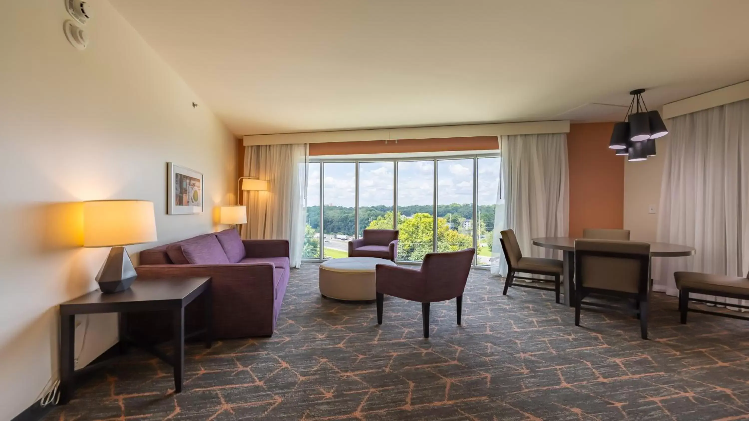 View (from property/room), Seating Area in Holiday Inn & Suites Atlanta Perimeter Dunwoody, an IHG Hotel