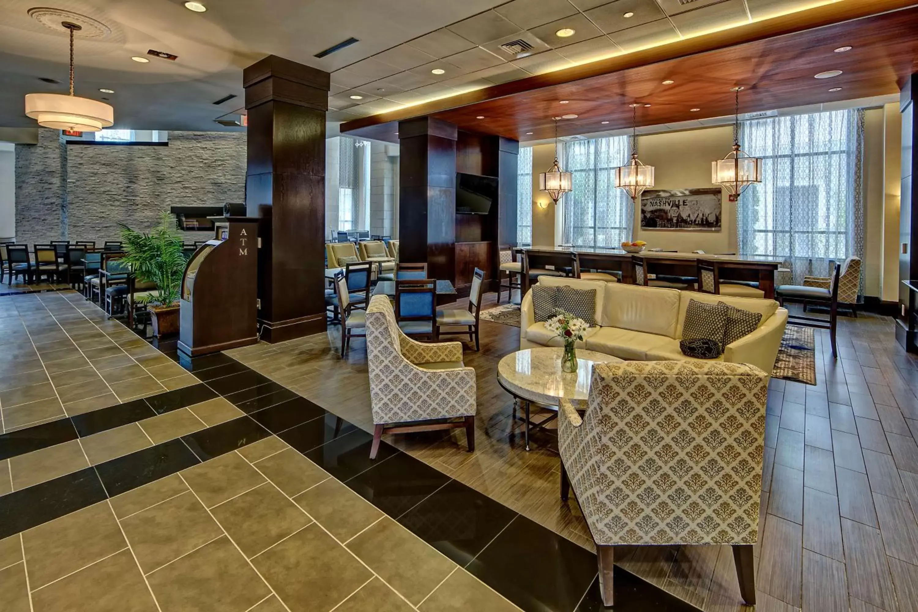 Lobby or reception, Lounge/Bar in Hampton Inn & Suites Nashville-Downtown