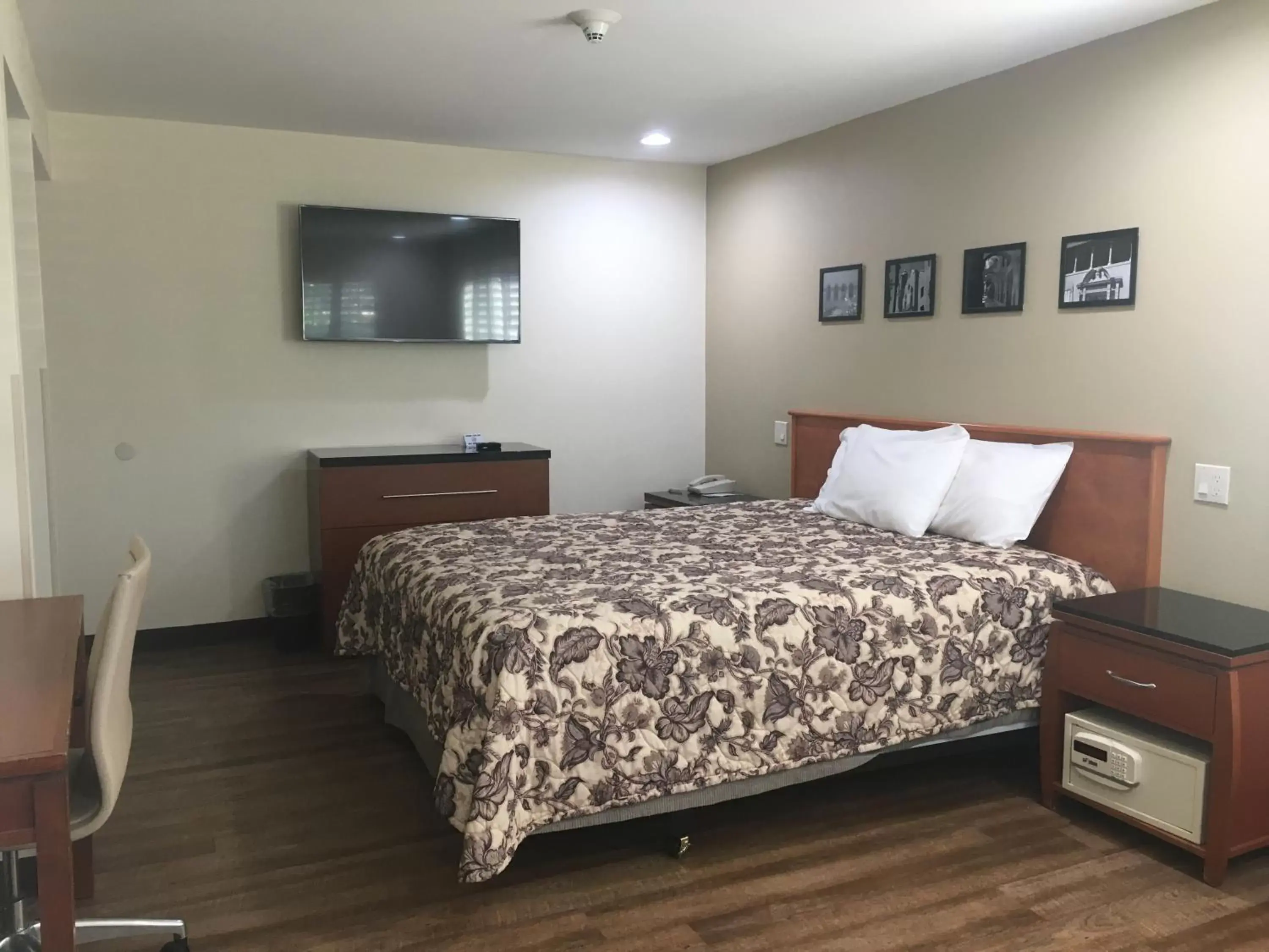 Studio Suite in Simply Home Inn & Suites - Riverside