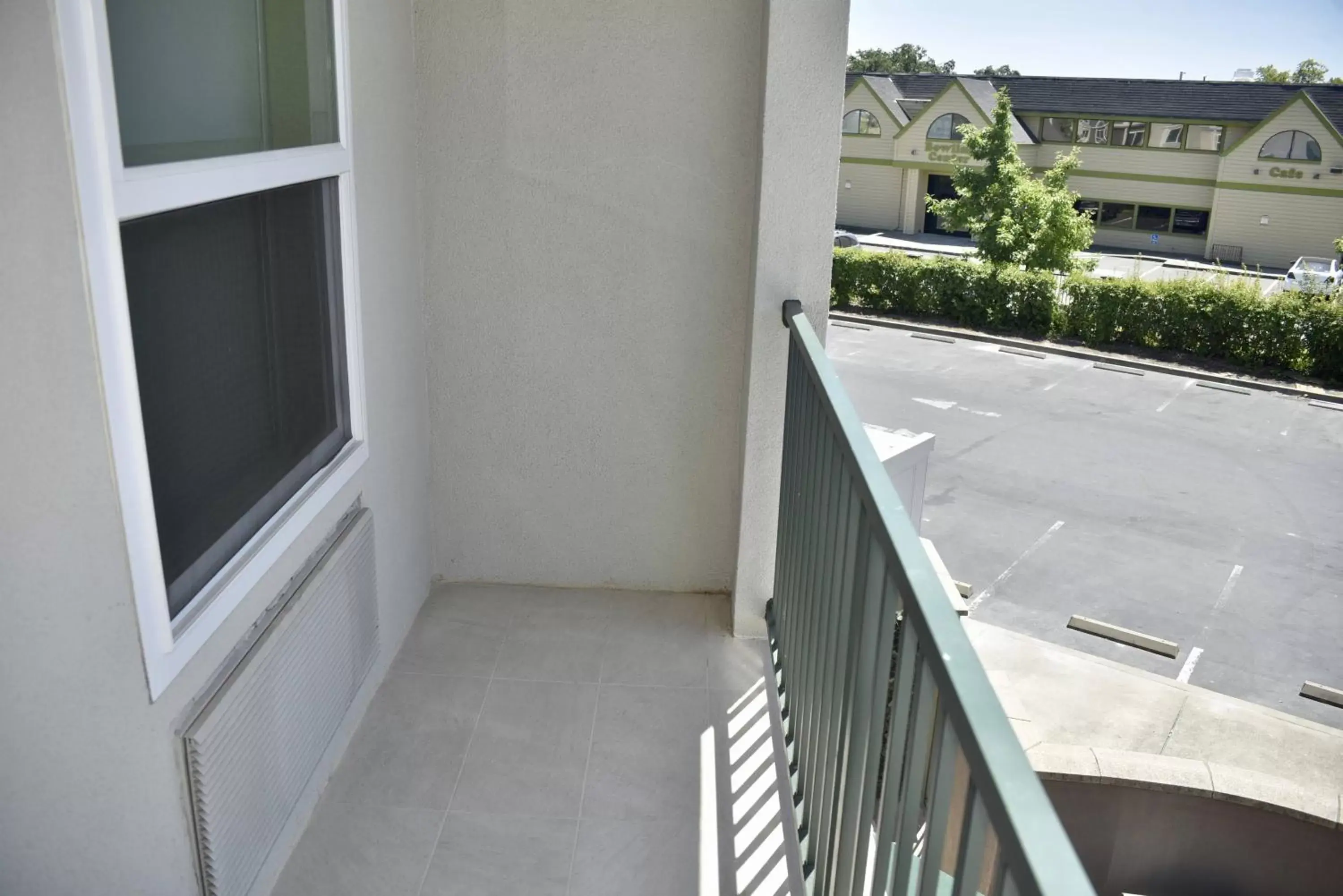 King Room with Balcony in Holiday Inn Express Windsor Sonoma Wine Country, an IHG Hotel King Room with Balcony in Holiday Inn Express Windsor Sonoma Wine Country, an IHG Hotel