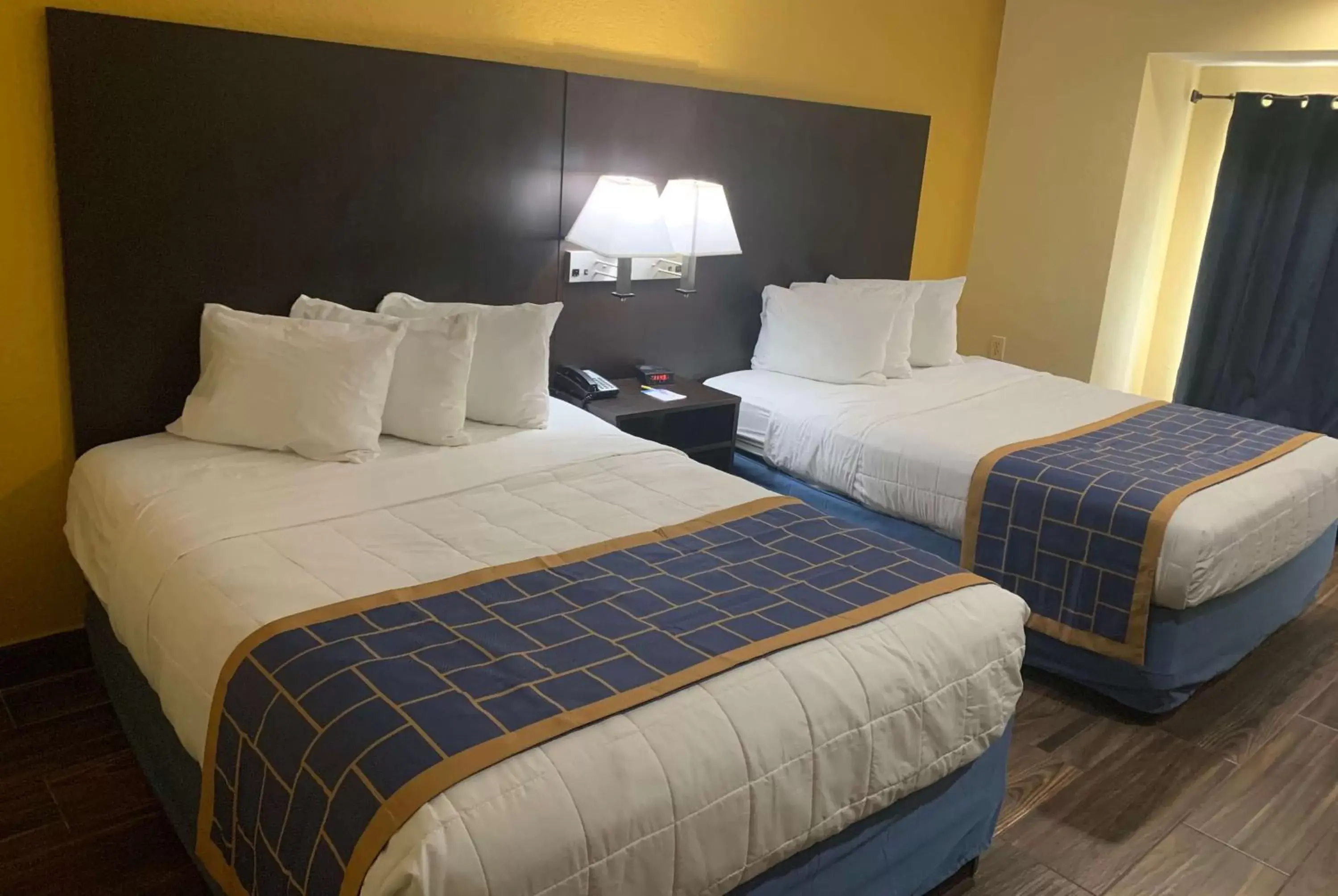 Photo of the whole room, Bed in Days Inn & Suites by Wyndham Tampa/Raymond James Stadium