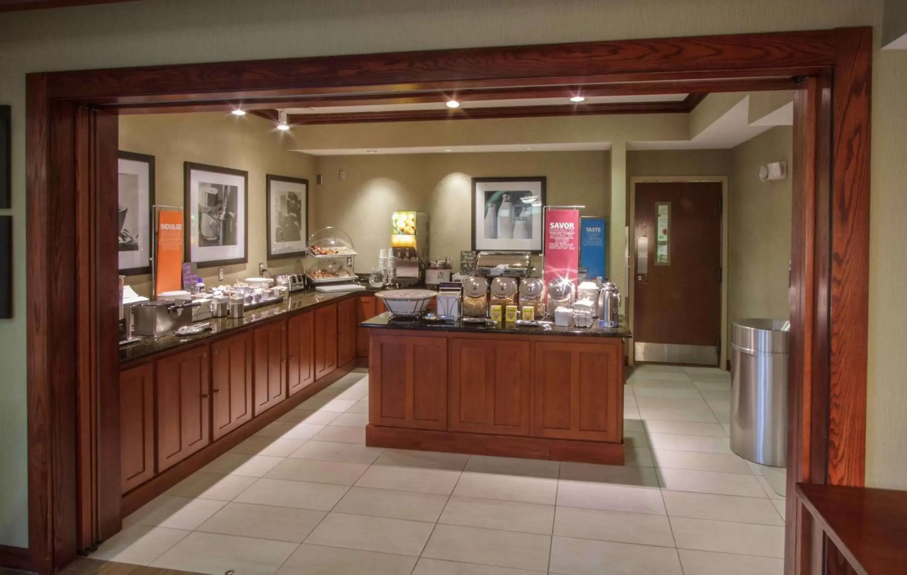 Dining area, Restaurant/Places to Eat in Hampton Inn South Haven