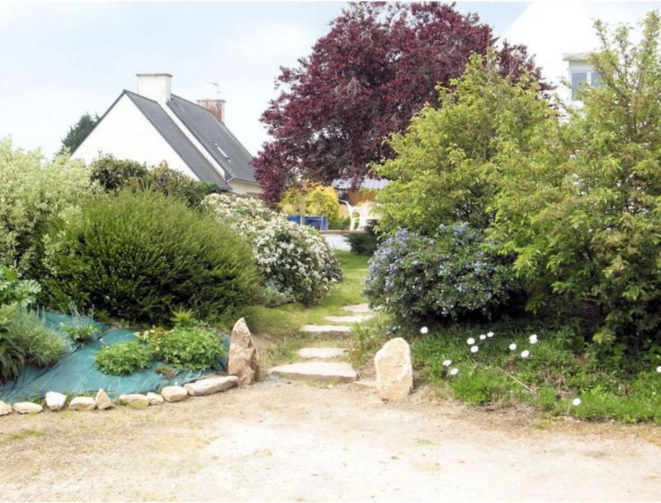 Garden view, Property Building in Chambres d'hôtes de Pont C'Hoat