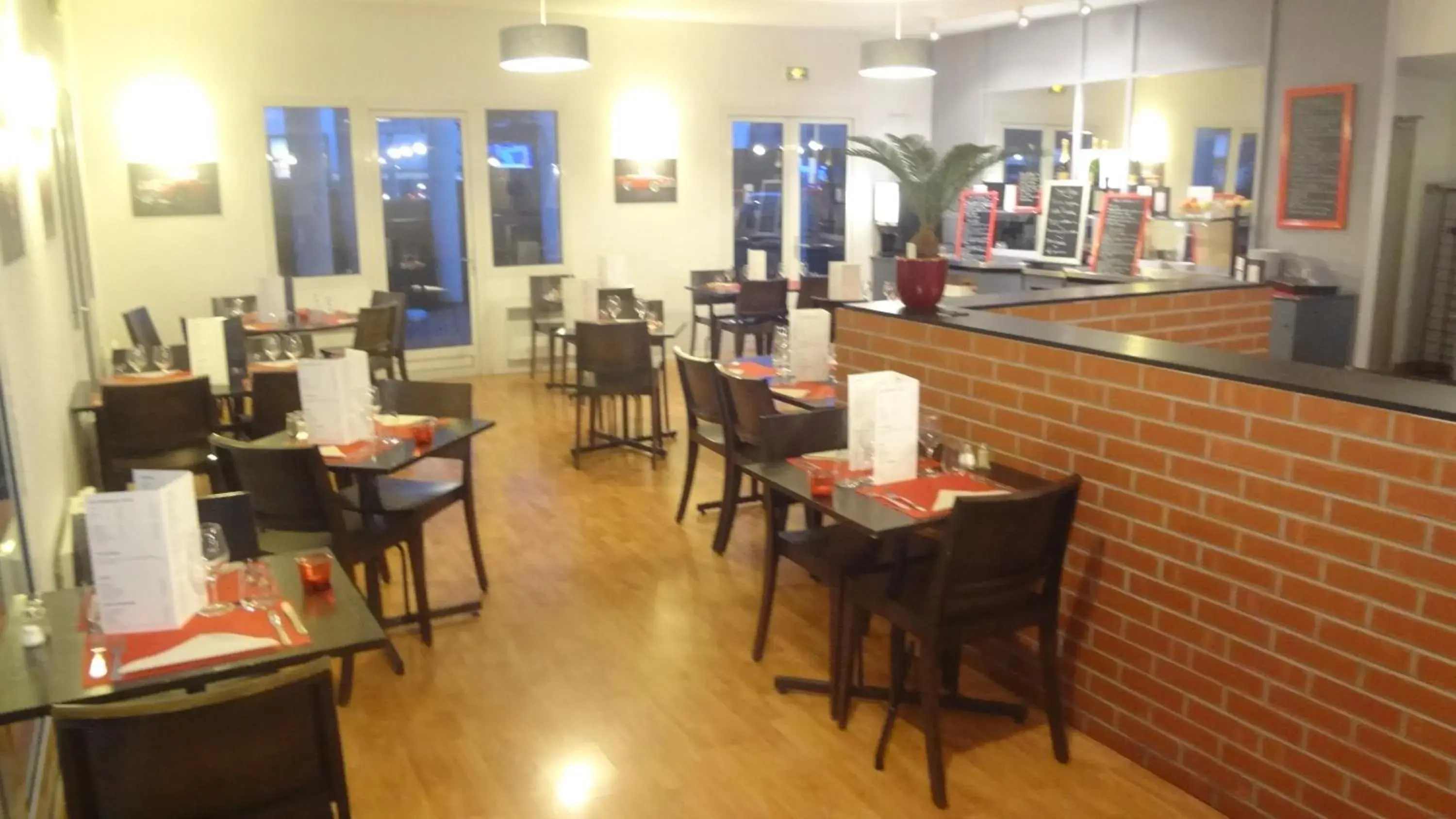 Restaurant/places to eat in Logis Cottage Hôtel Restaurant/places to eat in Logis Cottage Hôtel