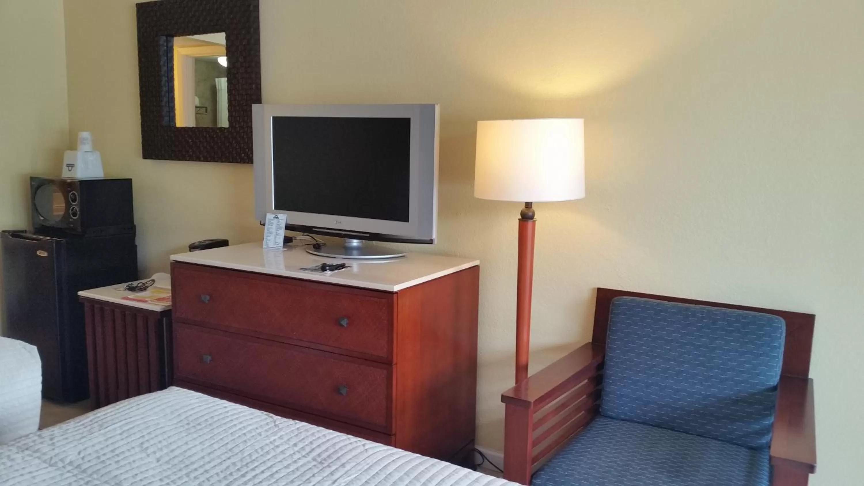 Bedroom, Bed in Days Inn by Wyndham Cocoa Cruiseport West At I-95/524