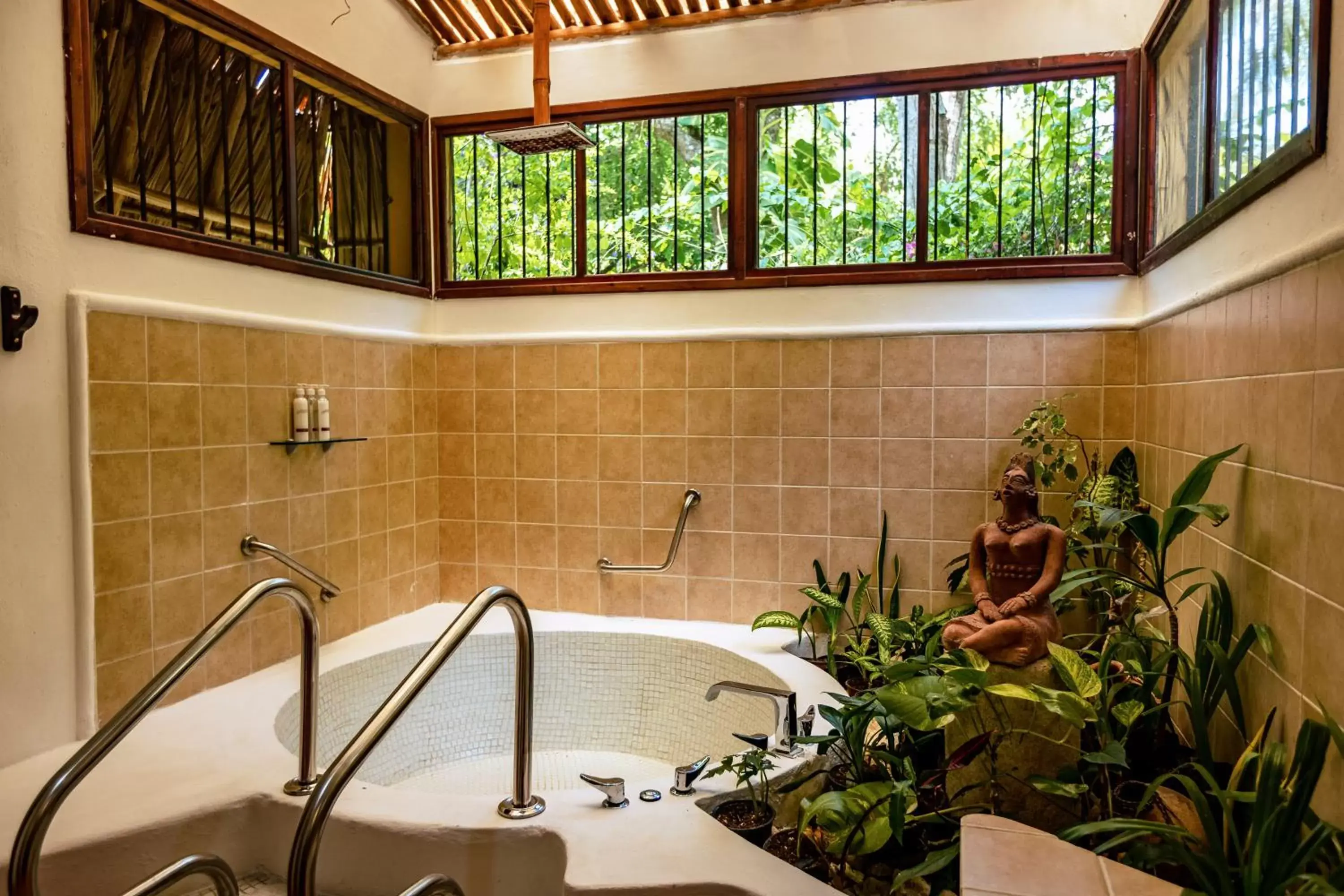 Bathroom, Swimming Pool in Hotel Rancho Encantado
