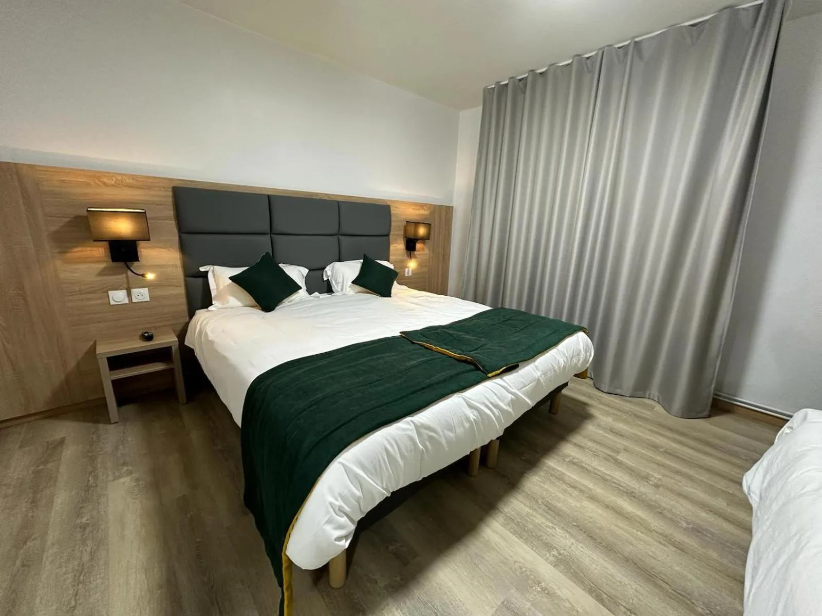 Bed in Hotel Restaurant L'Escale