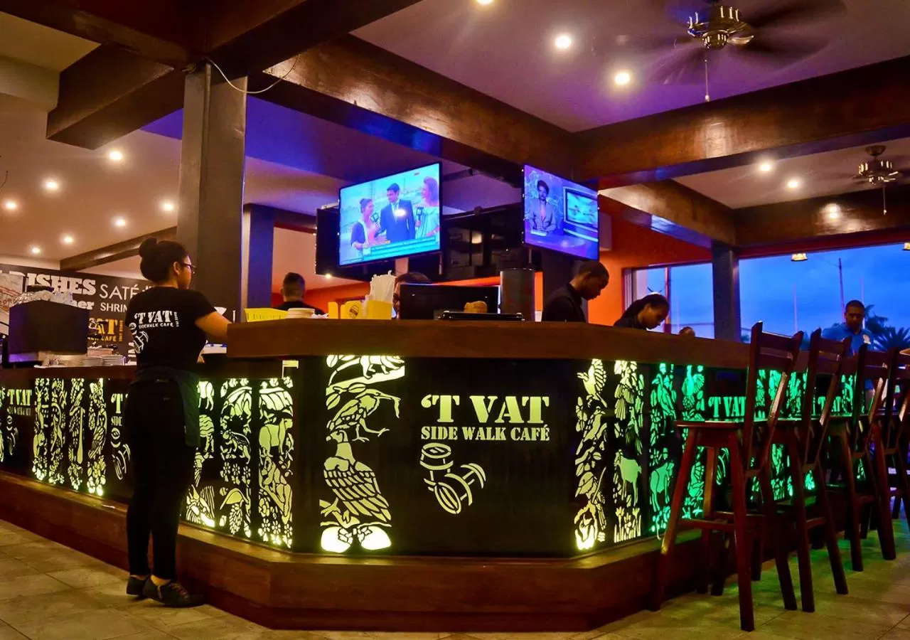 Restaurant/places to eat in Zeelandia Suites