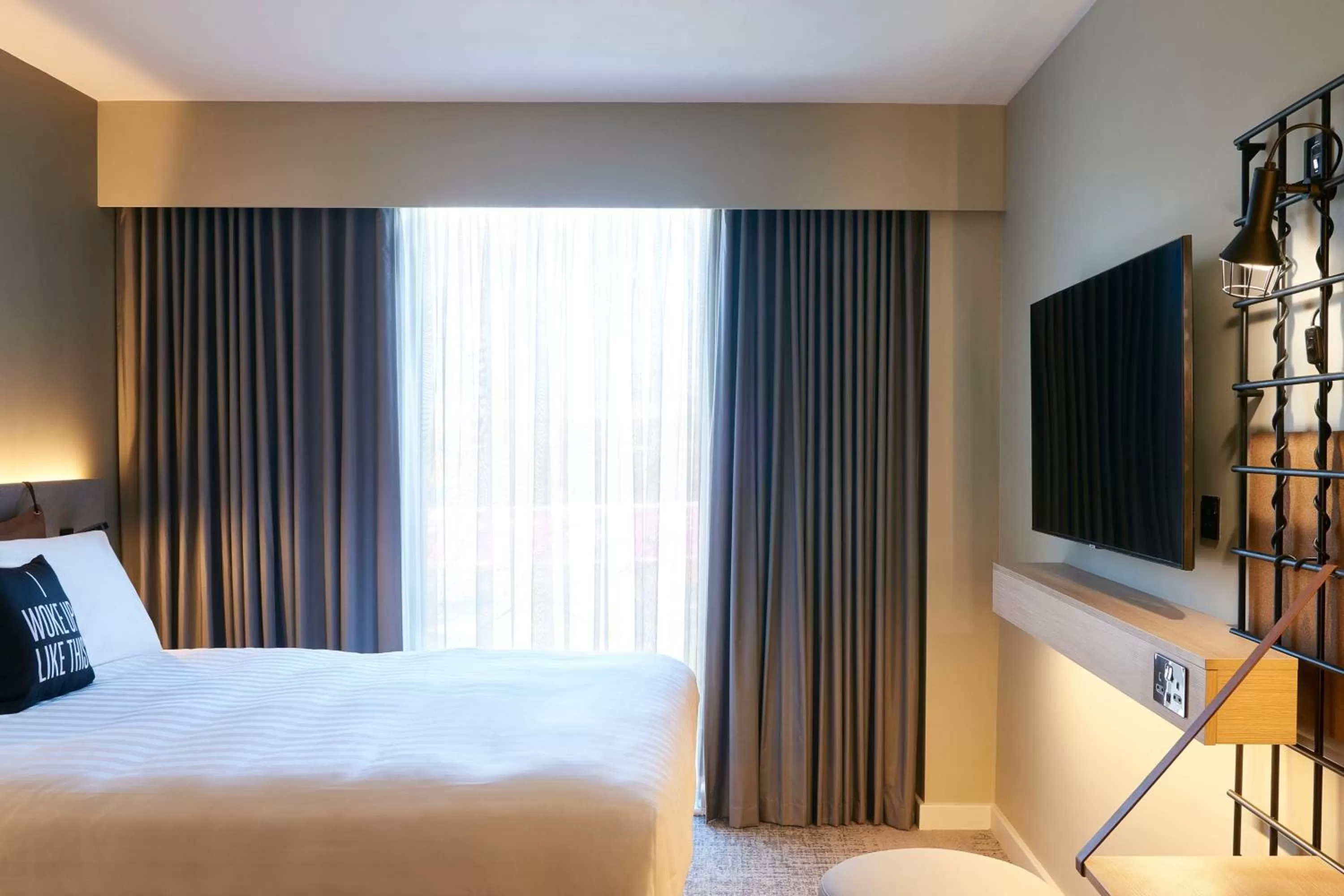 Photo of the whole room, Bed in Moxy Slough