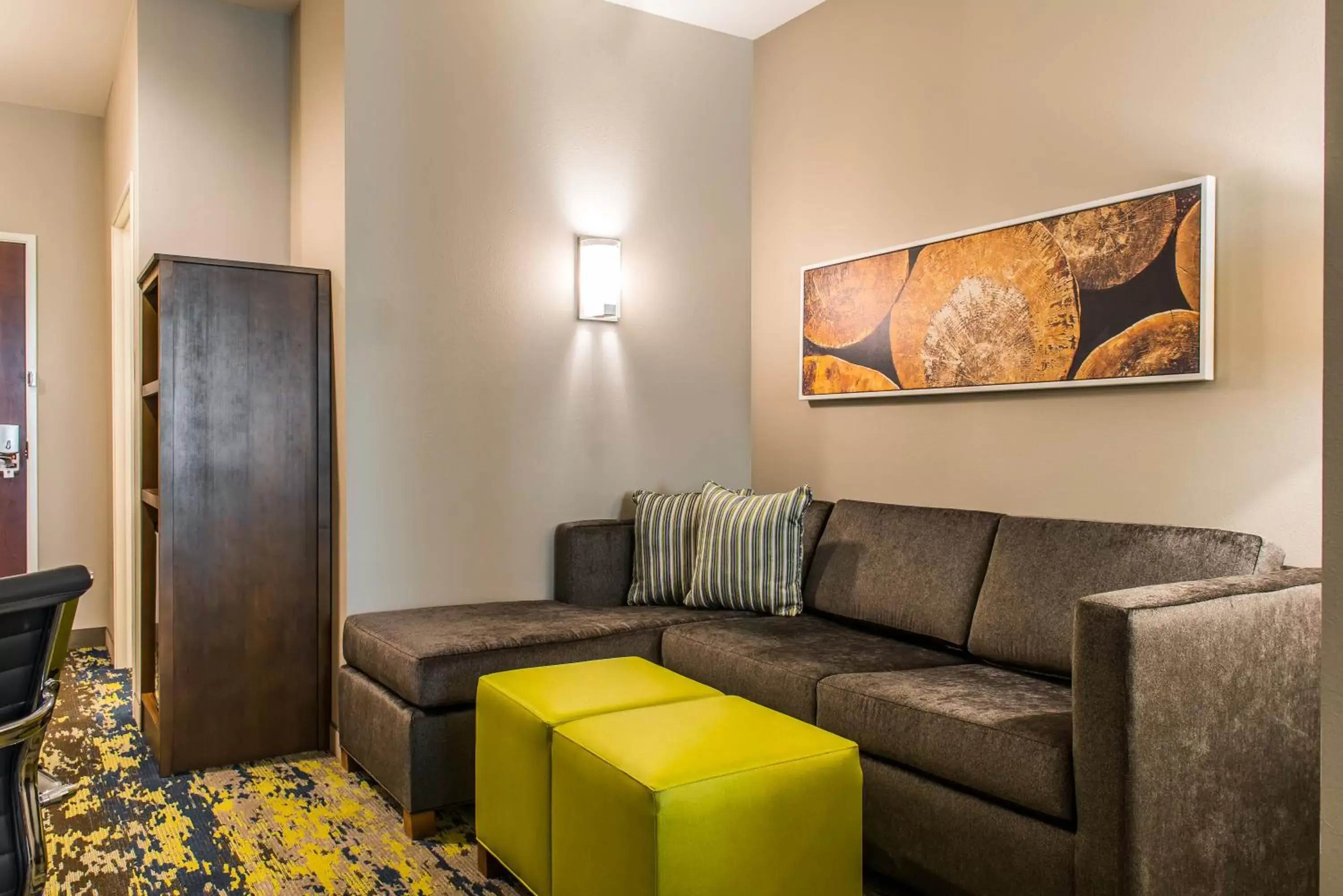 Living room, Seating Area in Comfort Inn & Suites Valdosta
