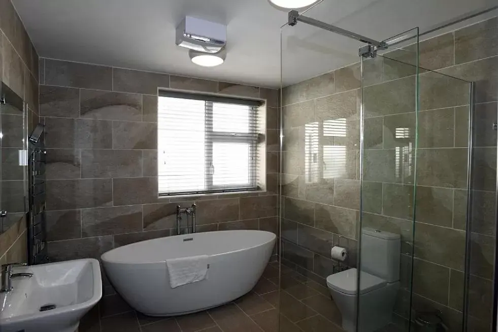 Shower, Bathroom in Ty Dre Town House