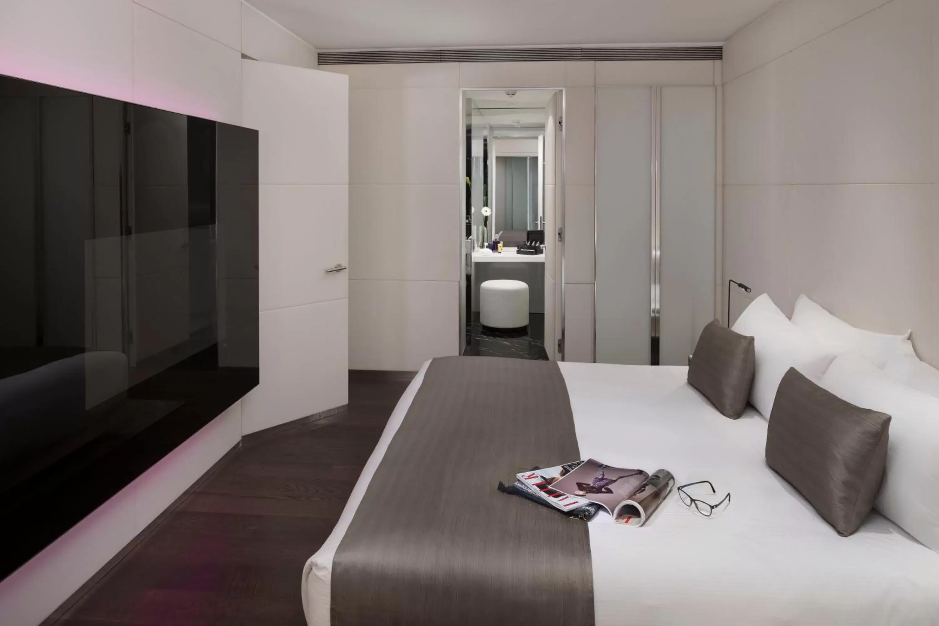 TV and multimedia, Bed in ME London by Melia