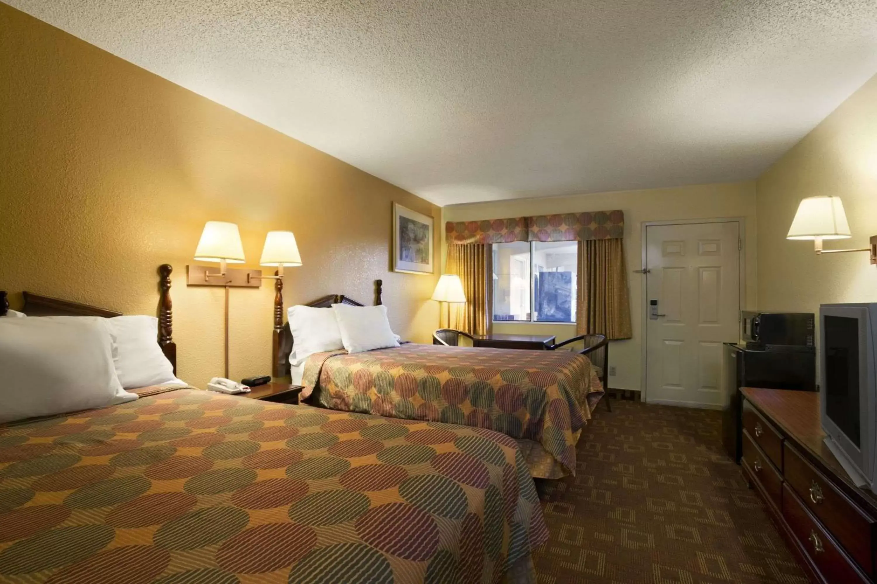 Photo of the whole room in Days Inn by Wyndham Airport Nashville East