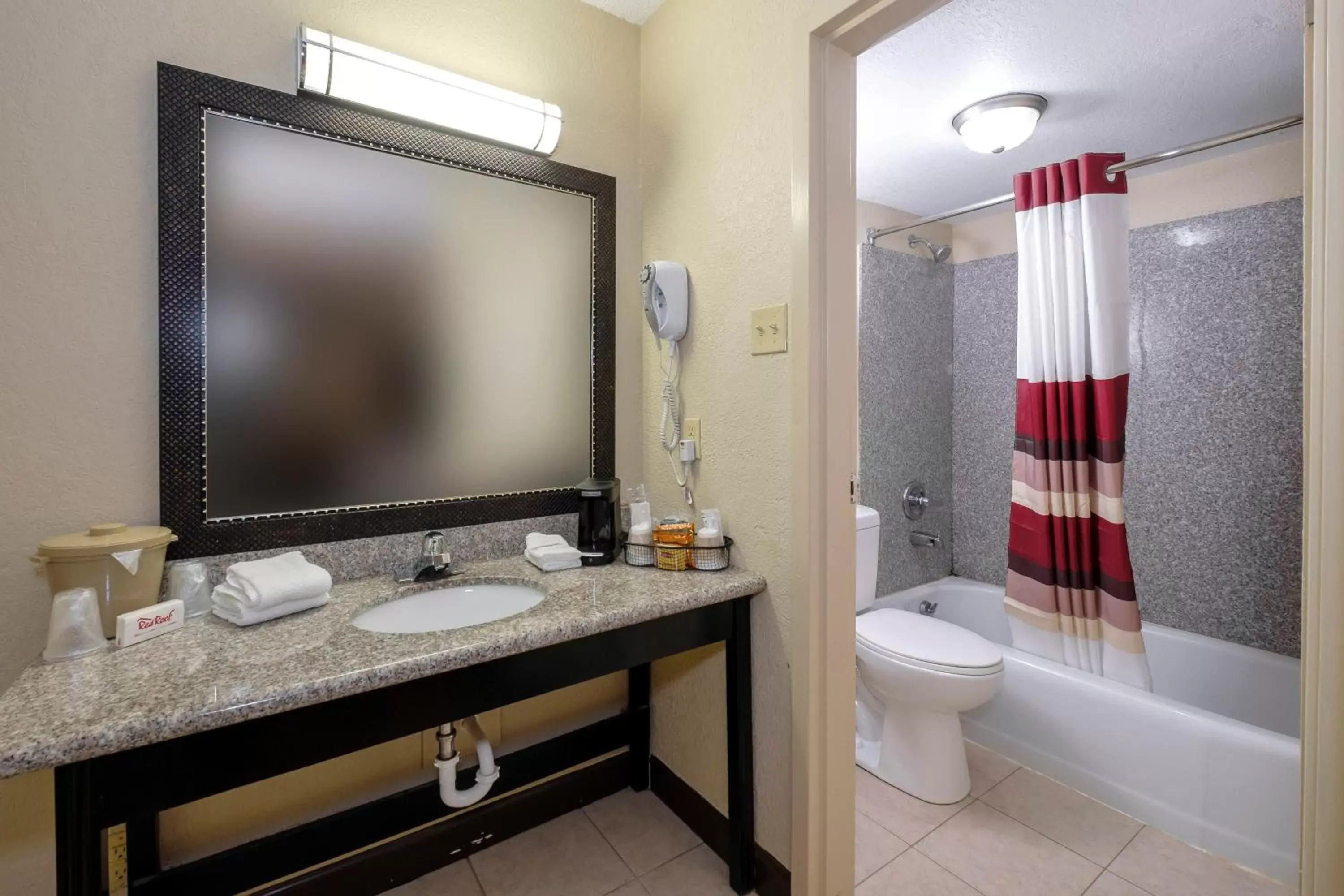 Bathroom in Red Roof Inn Hot Springs