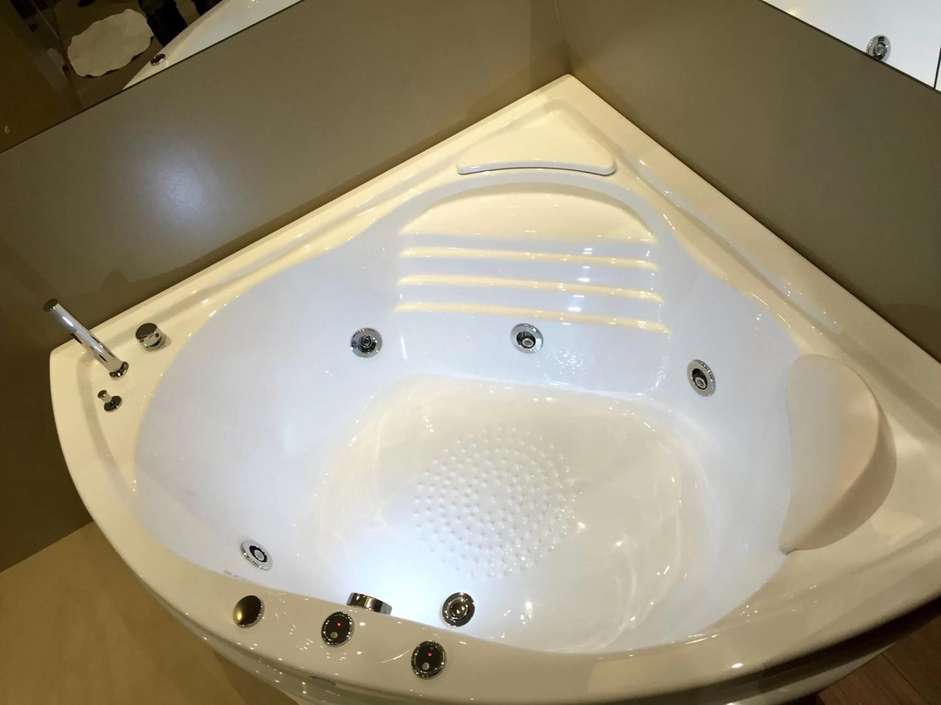 Hot Tub in Hotel Smeraldo