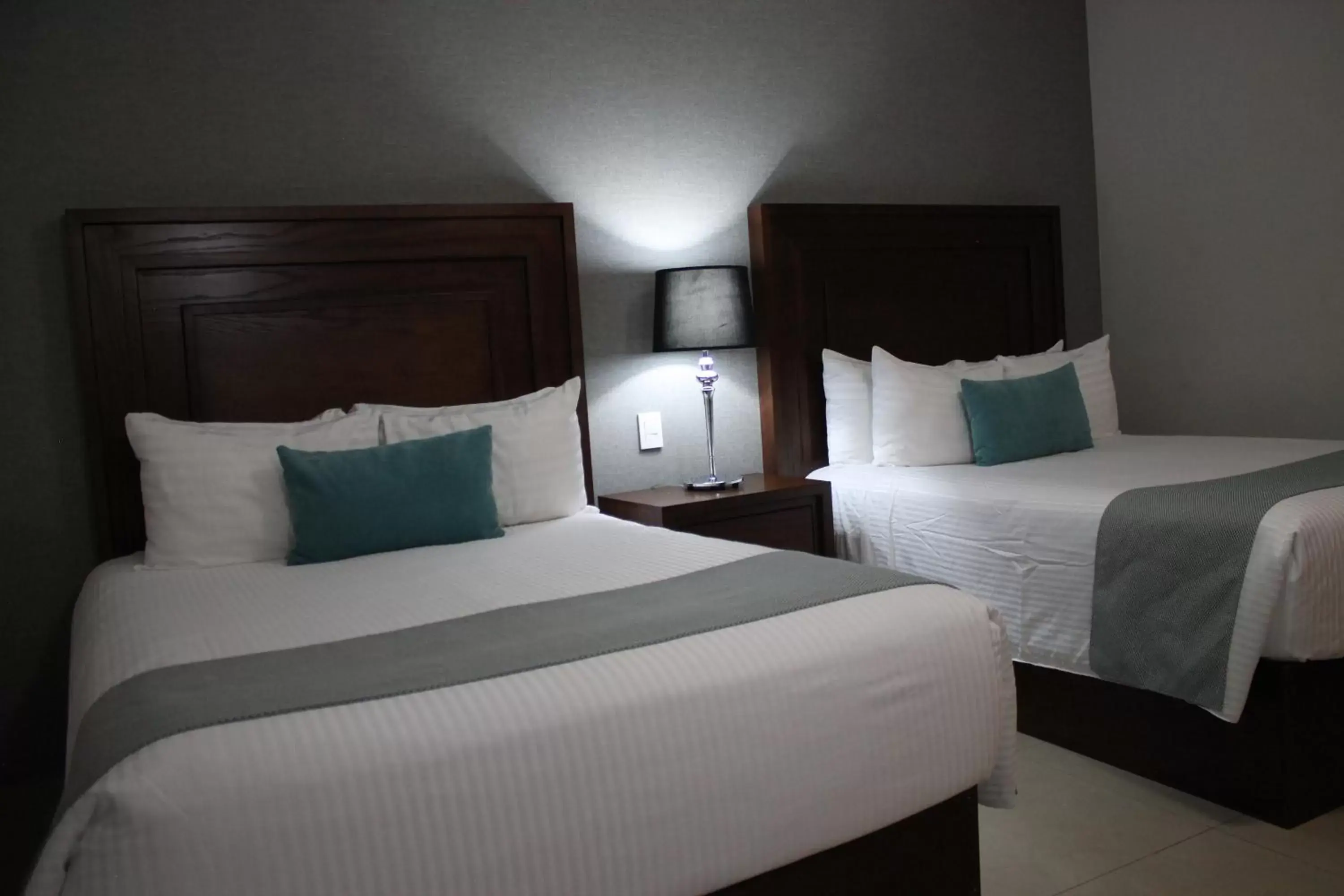 Bedroom, Bed in Hotel Suites México Plaza León Campestre