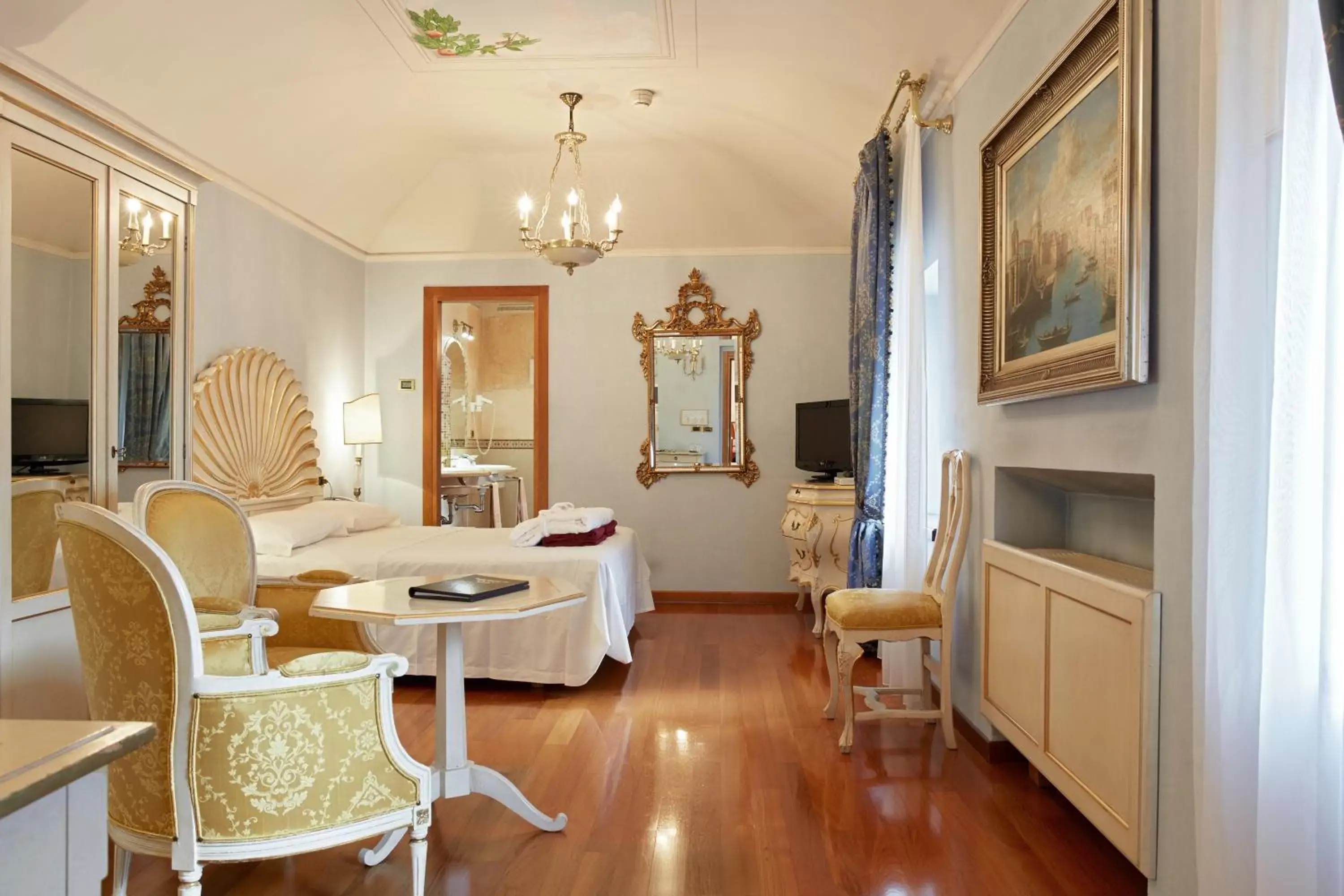 Bedroom, Dining Area in Villa Quaranta Tommasi Wine Hotel & SPA